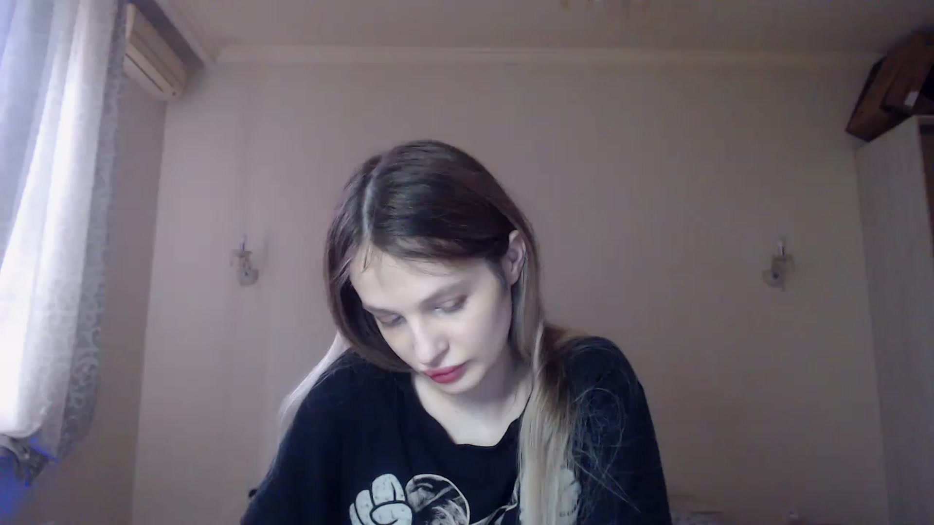 Gallery image thumbnail from Lola_vi's myfreecams stream on, 04/05/2023, 12:02 image 18 of 20