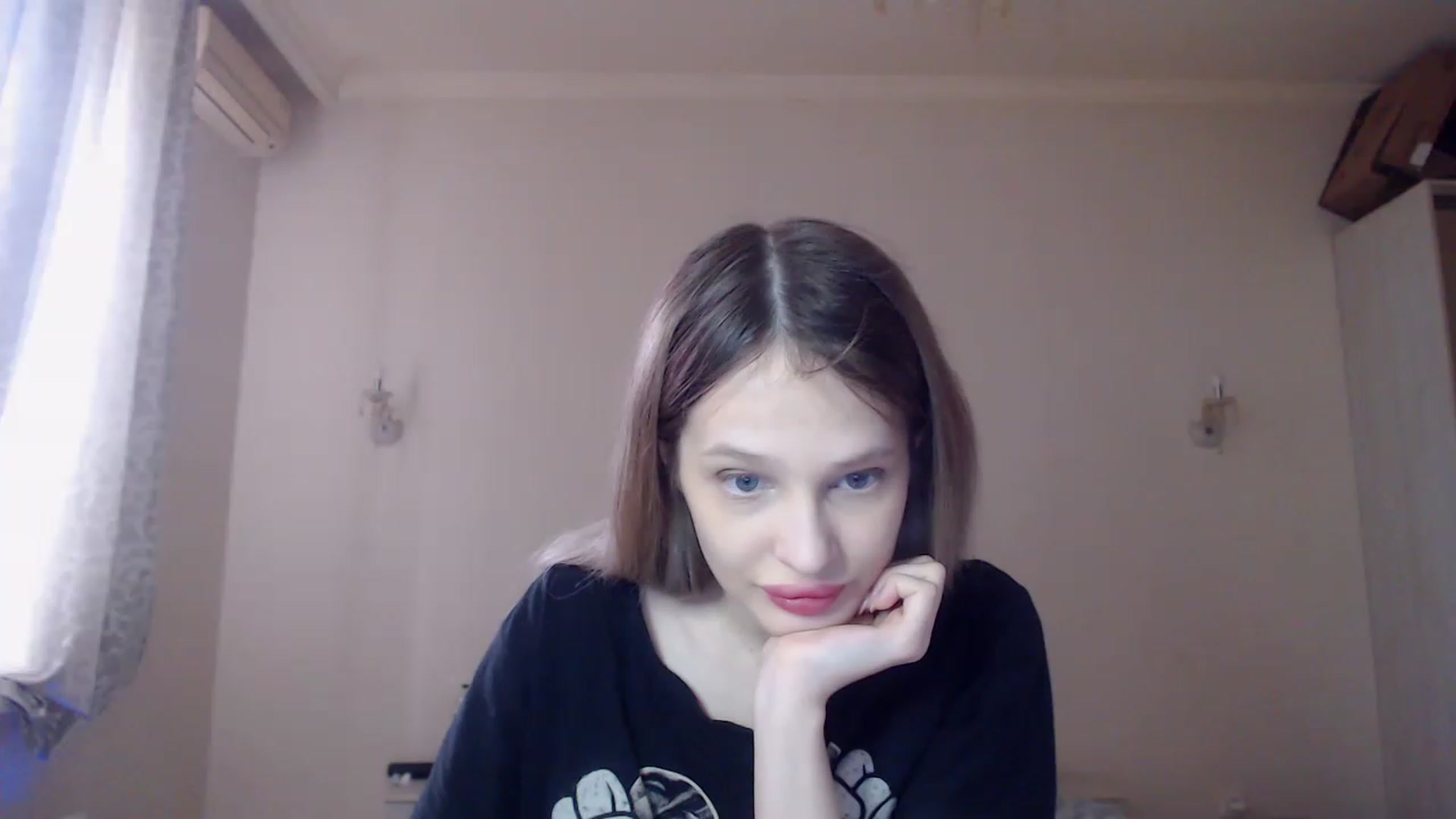 Gallery image thumbnail from Lola_vi's myfreecams stream on, 04/05/2023, 12:02 image 2 of 20