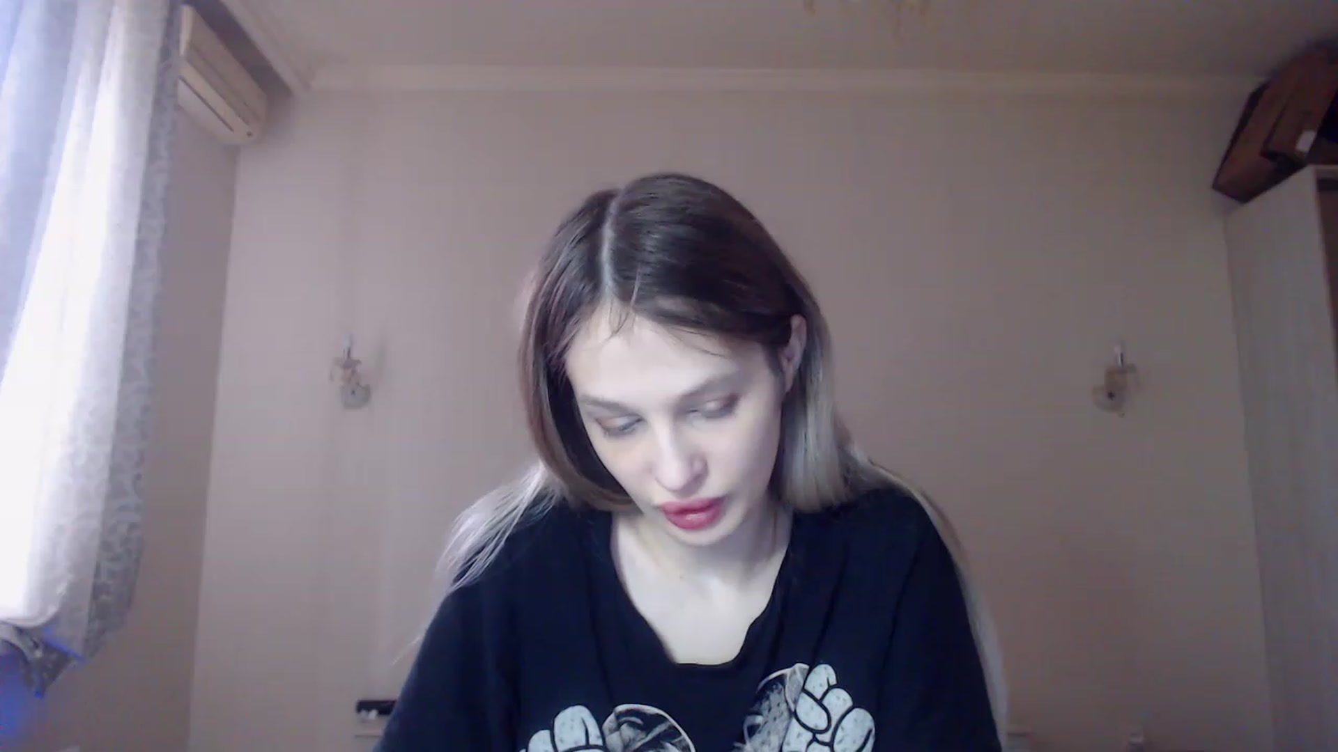 Gallery image thumbnail from Lola_vi's myfreecams stream on, 04/05/2023, 12:02 image 17 of 20