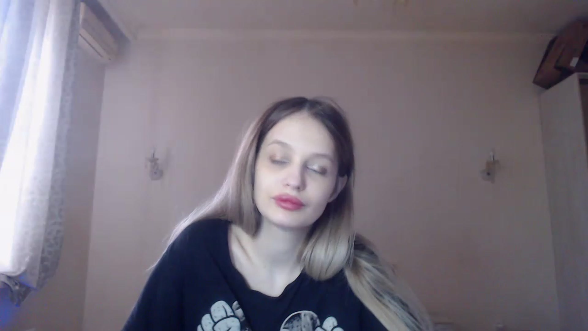 Gallery image thumbnail from Lola_vi's myfreecams stream on, 04/05/2023, 12:02 image 11 of 20