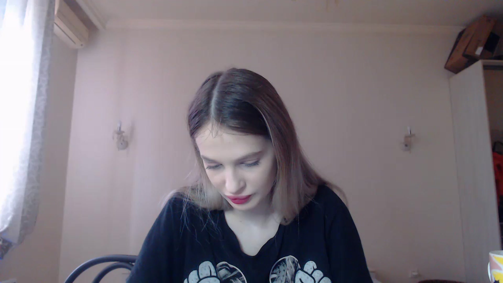 Gallery image thumbnail from Lola_vi's myfreecams stream on, 04/06/2023, 10:43 image 6 of 20