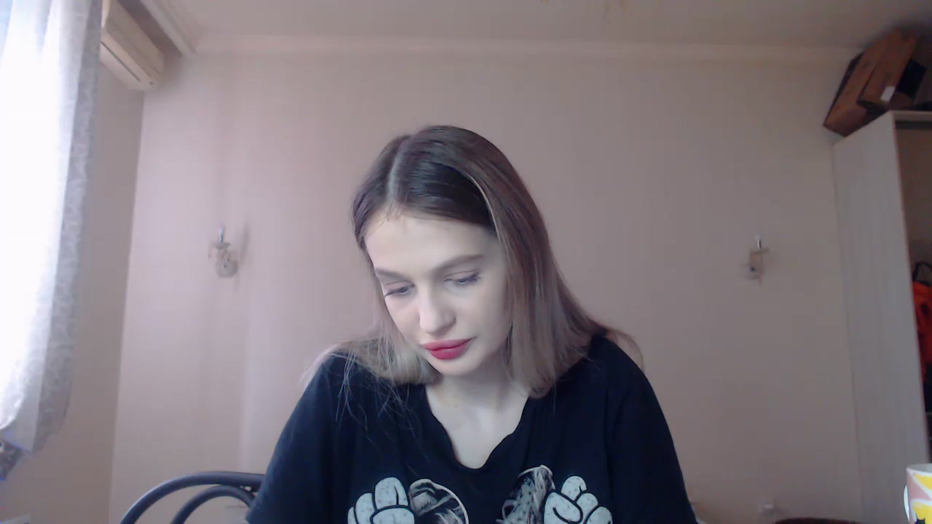 Gallery image thumbnail from Lola_vi's myfreecams stream on, 04/06/2023, 10:43 image 4 of 20