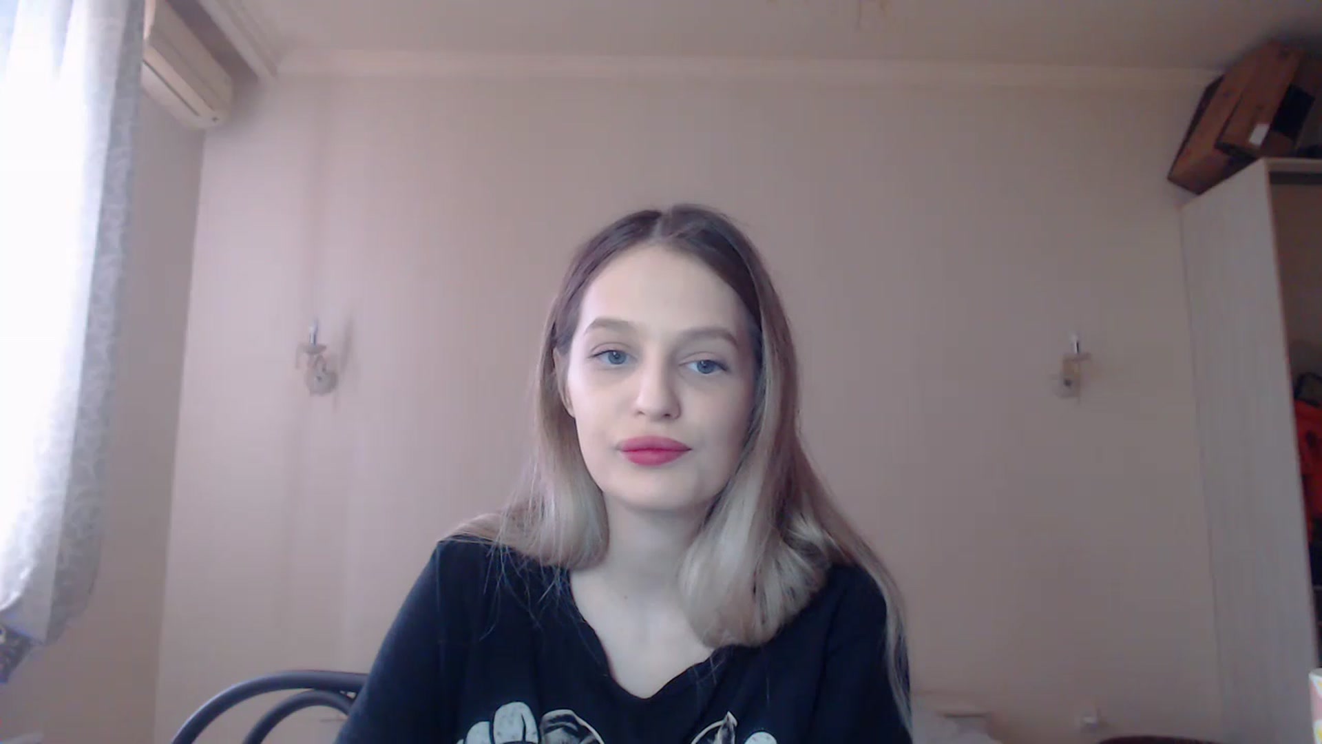 Gallery image thumbnail from Lola_vi's myfreecams stream on, 04/06/2023, 10:43 image 13 of 20