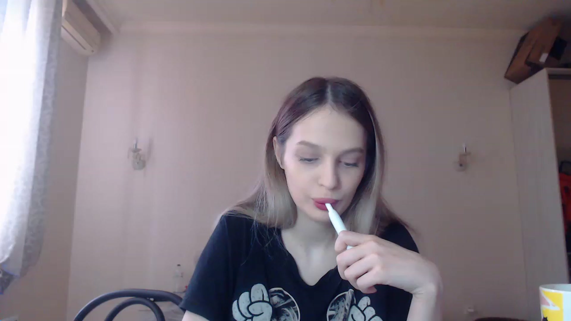 Gallery image thumbnail from Lola_vi's myfreecams stream on, 04/06/2023, 10:43 image 12 of 20