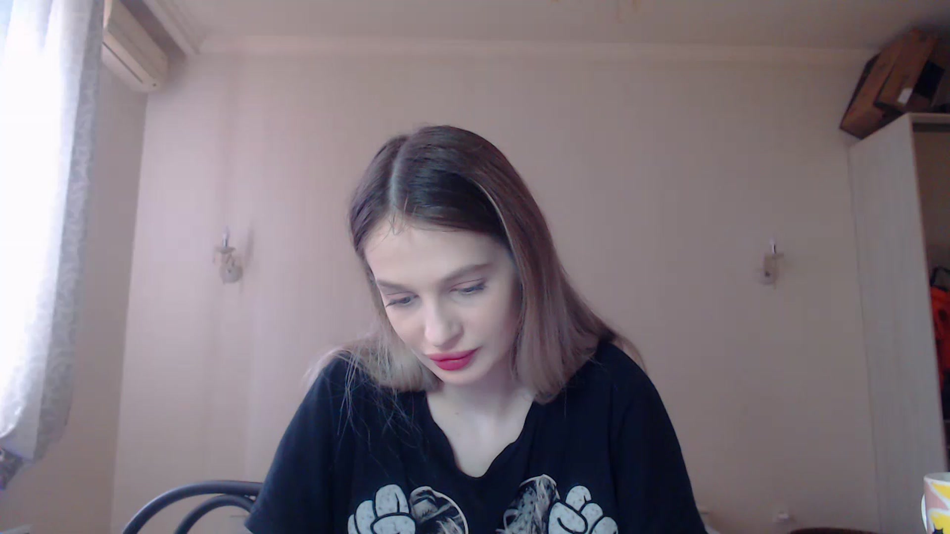 Gallery image thumbnail from Lola_vi's myfreecams stream on, 04/06/2023, 10:43 image 1 of 20