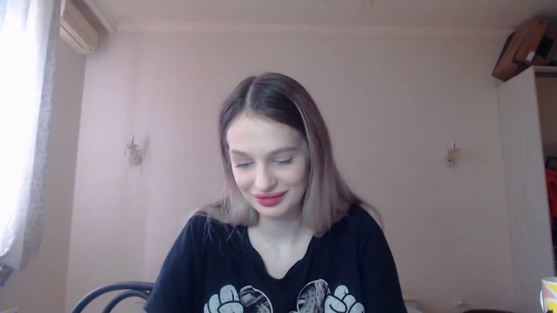 Gallery image thumbnail from Lola_vi's myfreecams stream on, 04/06/2023, 10:43 image 5 of 20