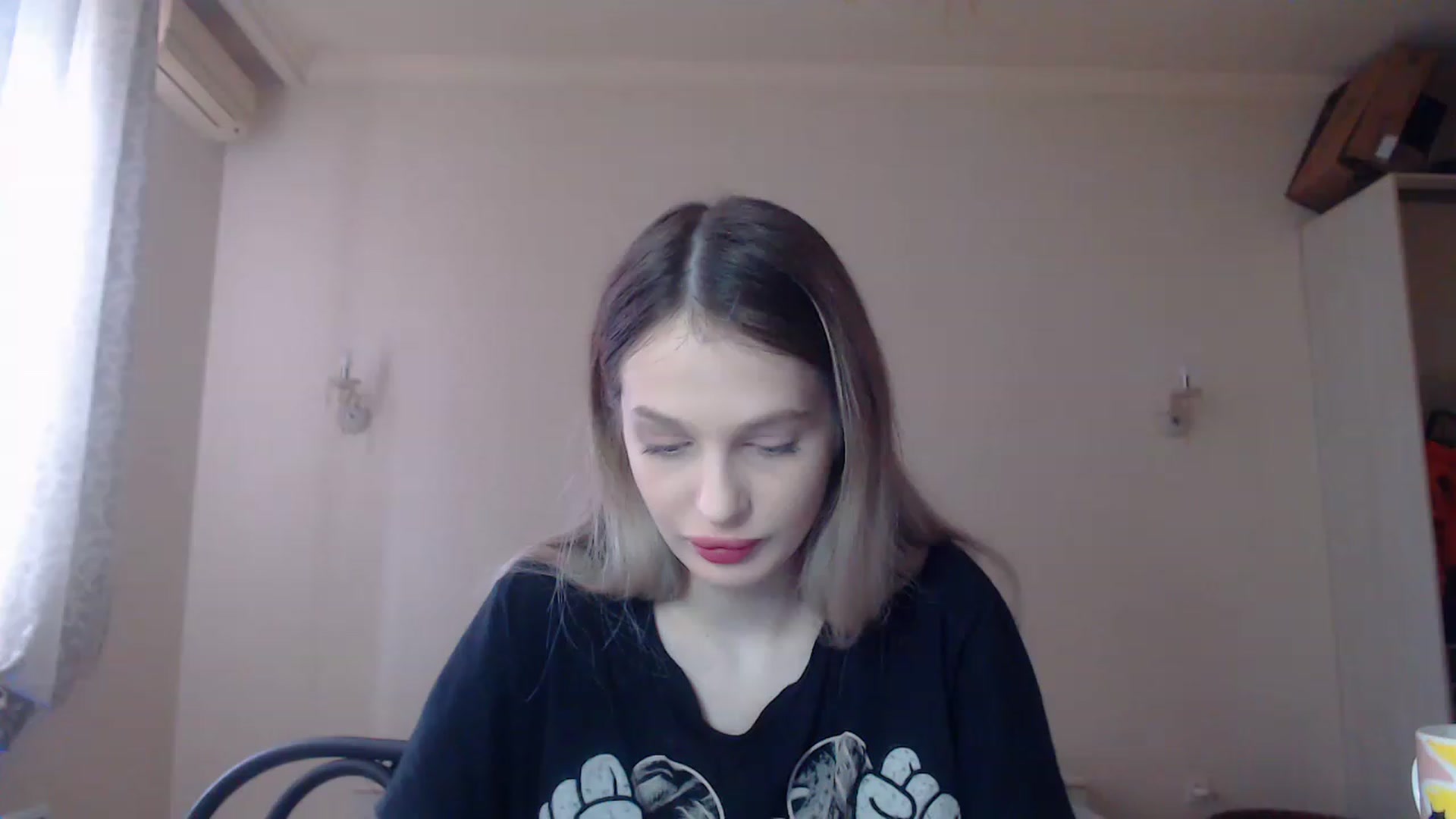 Gallery image thumbnail from Lola_vi's myfreecams stream on, 04/06/2023, 10:43 image 7 of 20