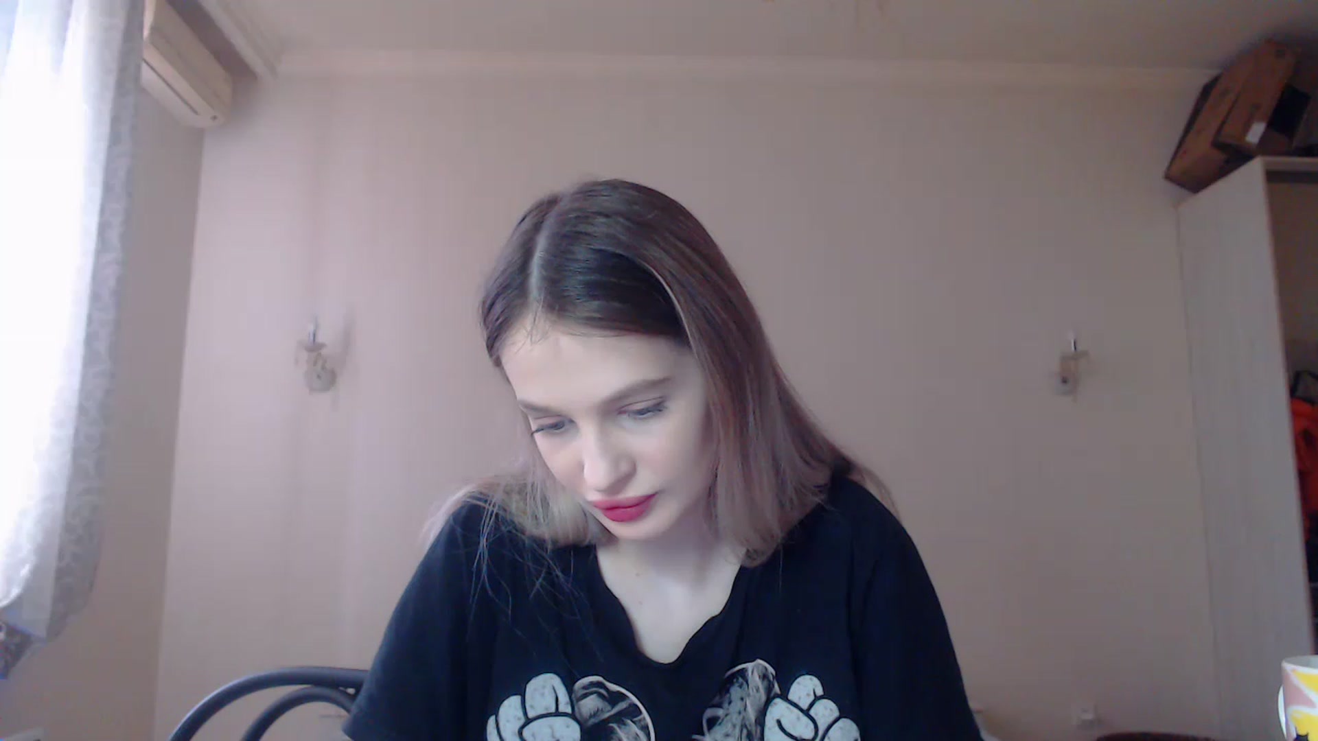 Gallery image thumbnail from Lola_vi's myfreecams stream on, 04/06/2023, 10:43 image 3 of 20
