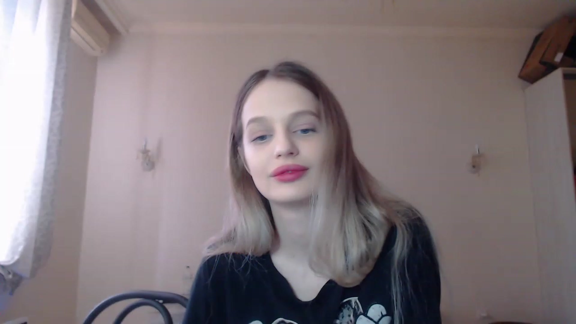 Gallery image thumbnail from Lola_vi's myfreecams stream on, 04/06/2023, 10:43 image 15 of 20
