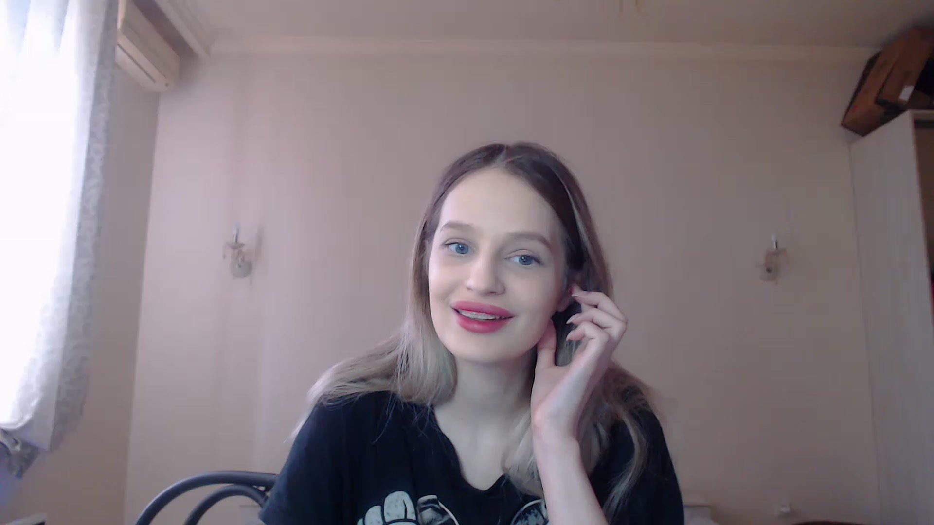 Gallery image thumbnail from Lola_vi's myfreecams stream on, 04/06/2023, 10:43 image 16 of 20