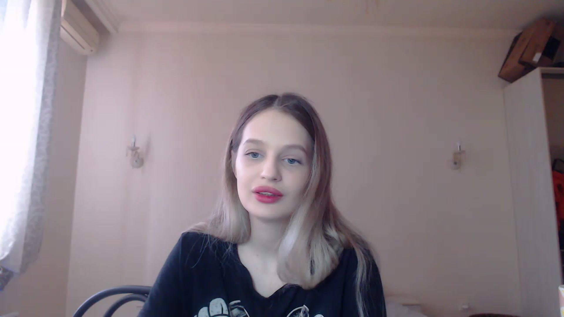Gallery image thumbnail from Lola_vi's myfreecams stream on, 04/06/2023, 10:43 image 14 of 20