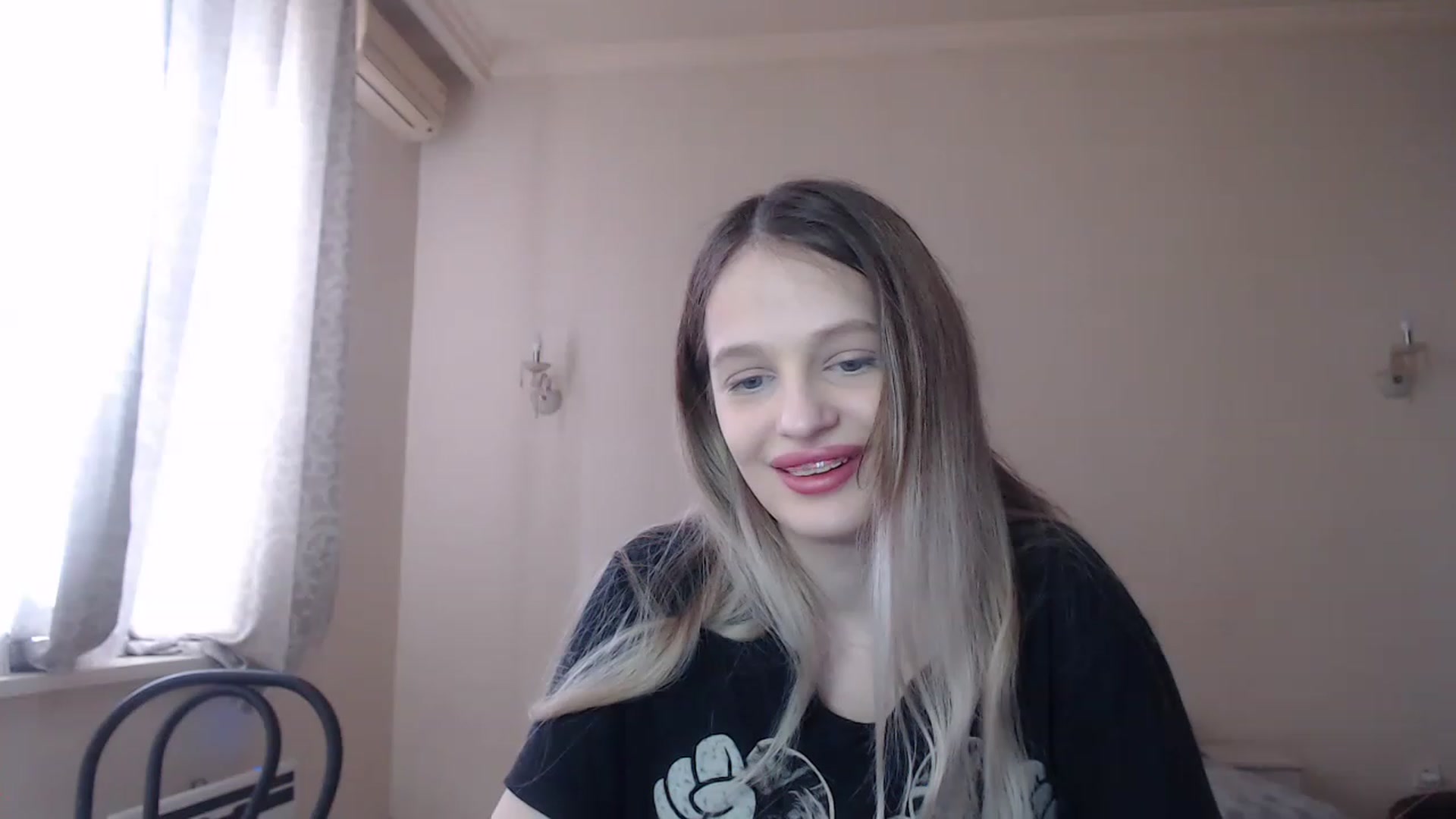 Gallery image thumbnail from Lola_vi's myfreecams stream on, 04/07/2023, 11:48 image 12 of 20