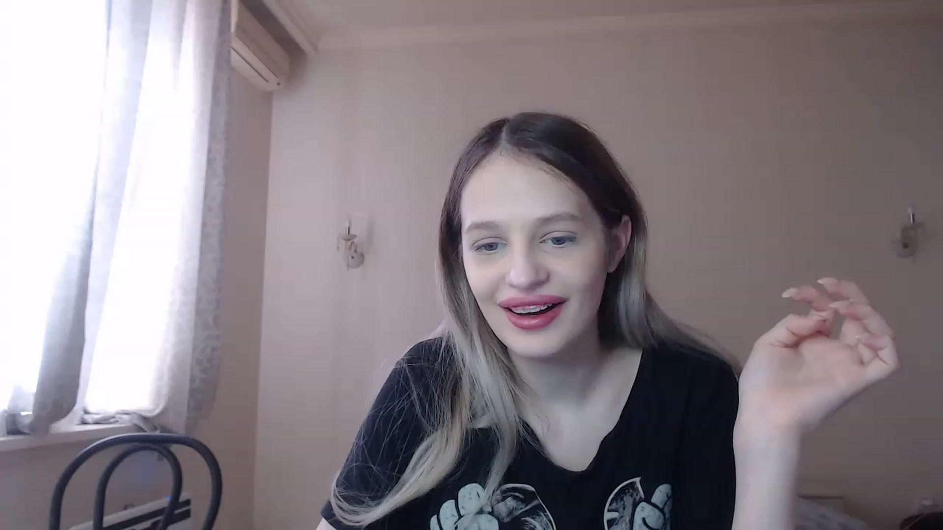 Gallery image thumbnail from Lola_vi's myfreecams stream on, 04/07/2023, 11:48 image 15 of 20