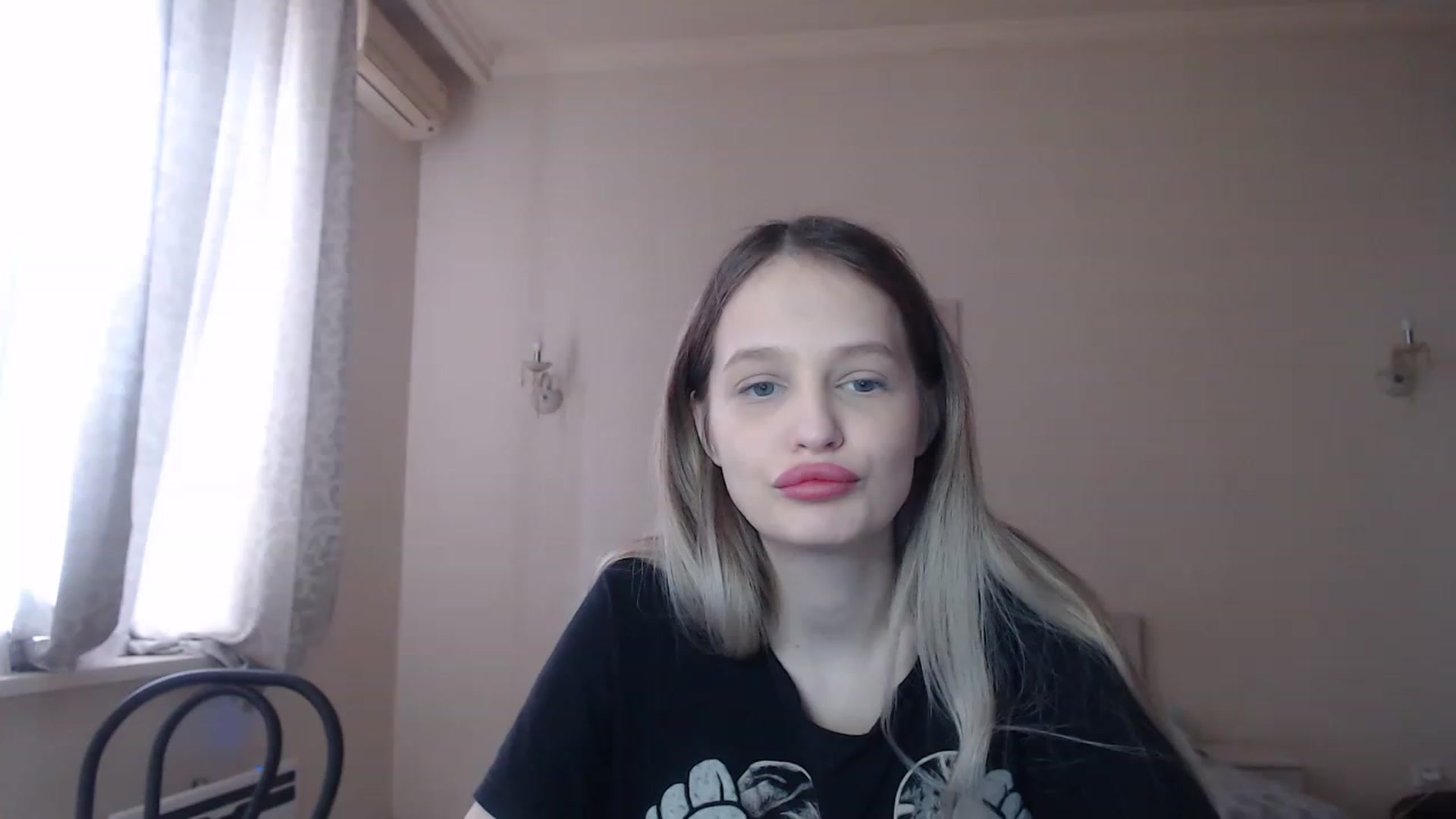 Gallery image thumbnail from Lola_vi's myfreecams stream on, 04/07/2023, 11:48 image 4 of 20