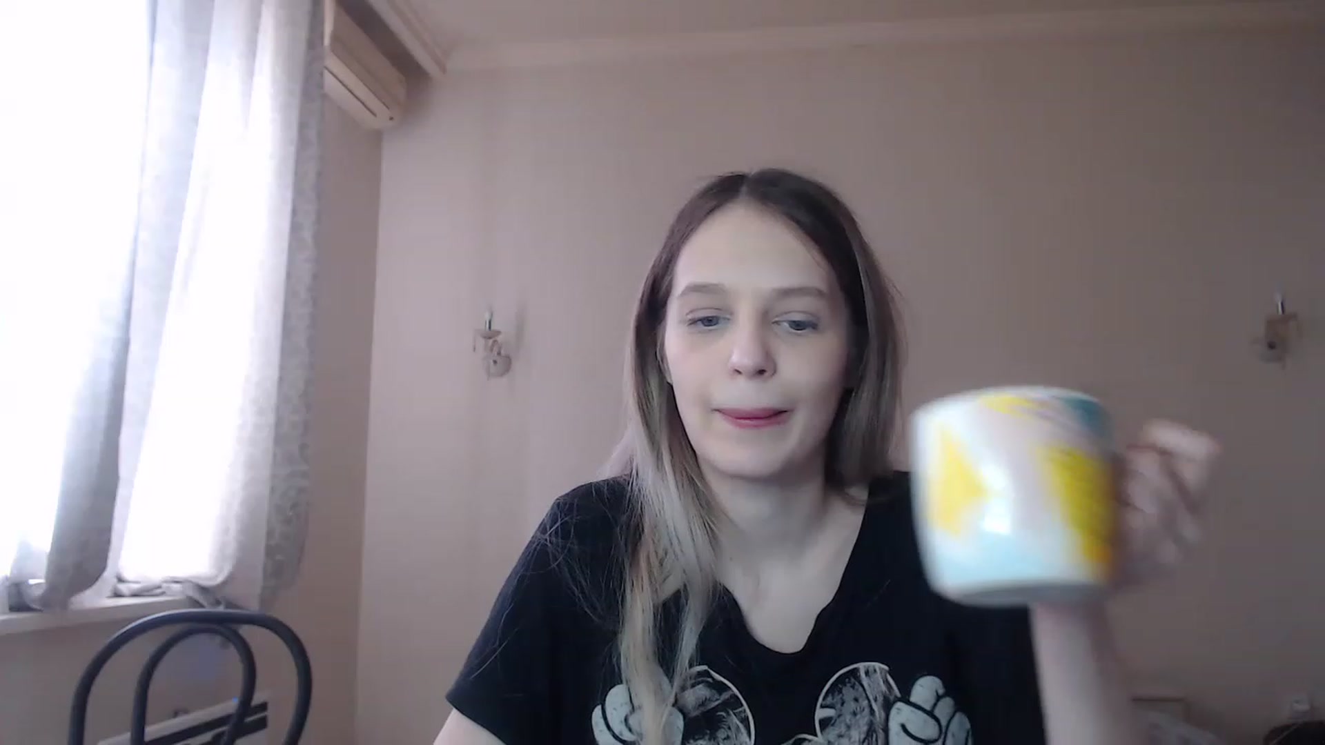 Gallery image thumbnail from Lola_vi's myfreecams stream on, 04/07/2023, 11:48 image 18 of 20