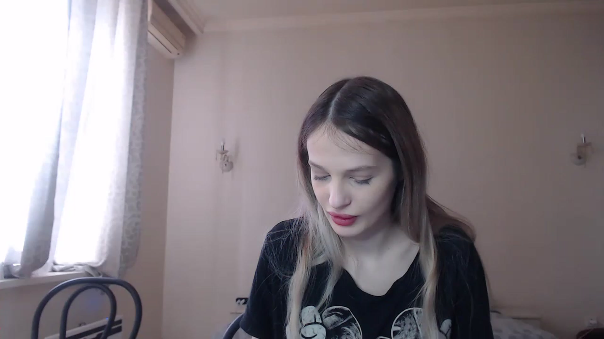 Gallery image thumbnail from Lola_vi's myfreecams stream on, 04/07/2023, 11:48 image 16 of 20