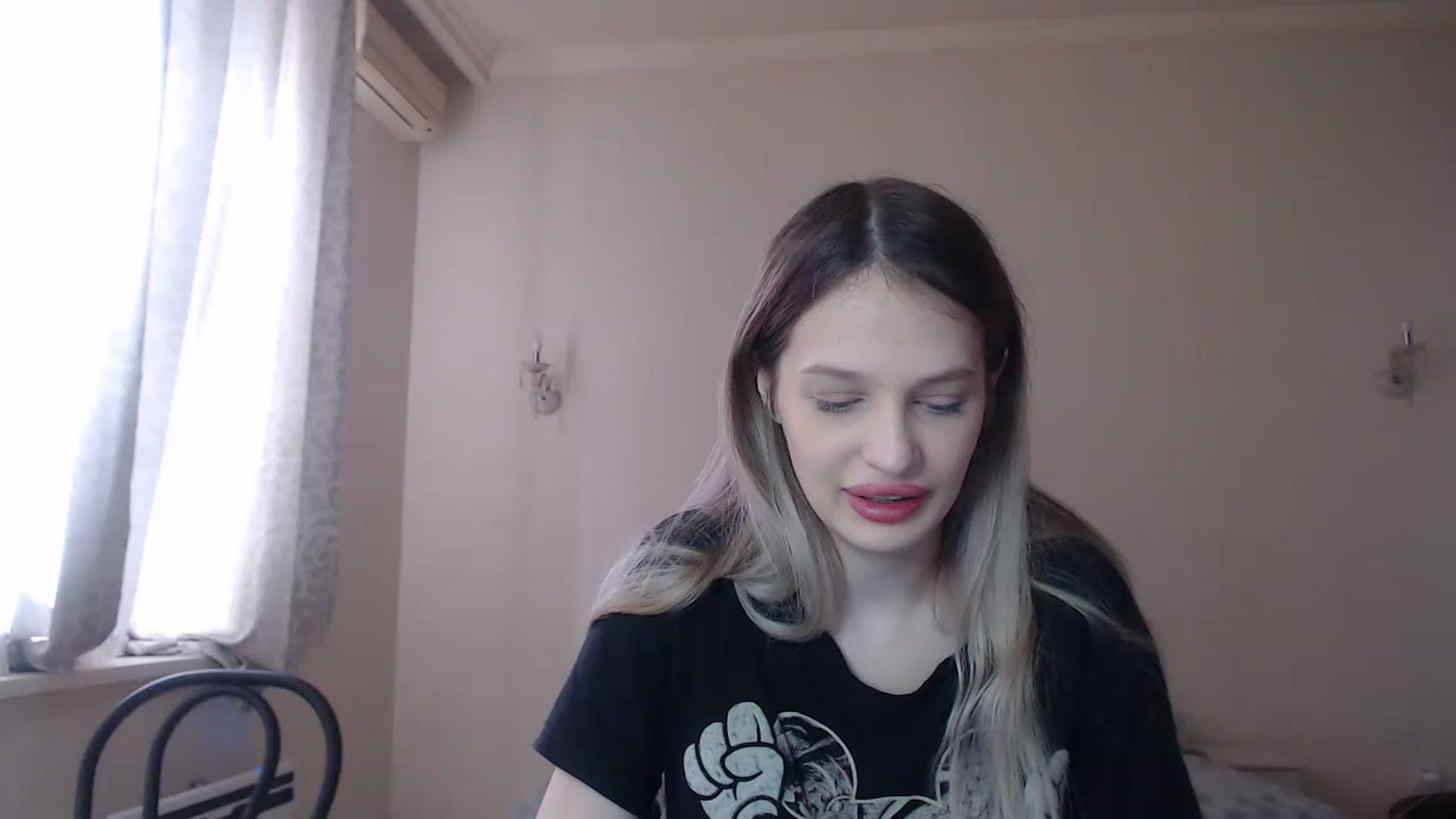 Gallery image thumbnail from Lola_vi's myfreecams stream on, 04/07/2023, 11:48 image 10 of 20
