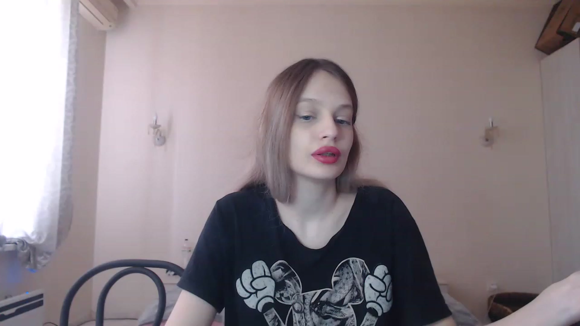 Gallery image thumbnail from Lola_vi's myfreecams stream on, 04/10/2023, 10:58 image 19 of 20