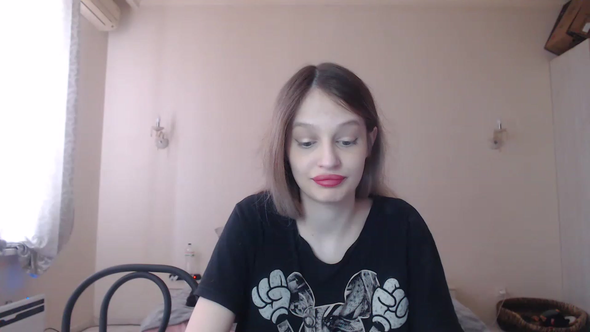Gallery image thumbnail from Lola_vi's myfreecams stream on, 04/10/2023, 10:58 image 16 of 20