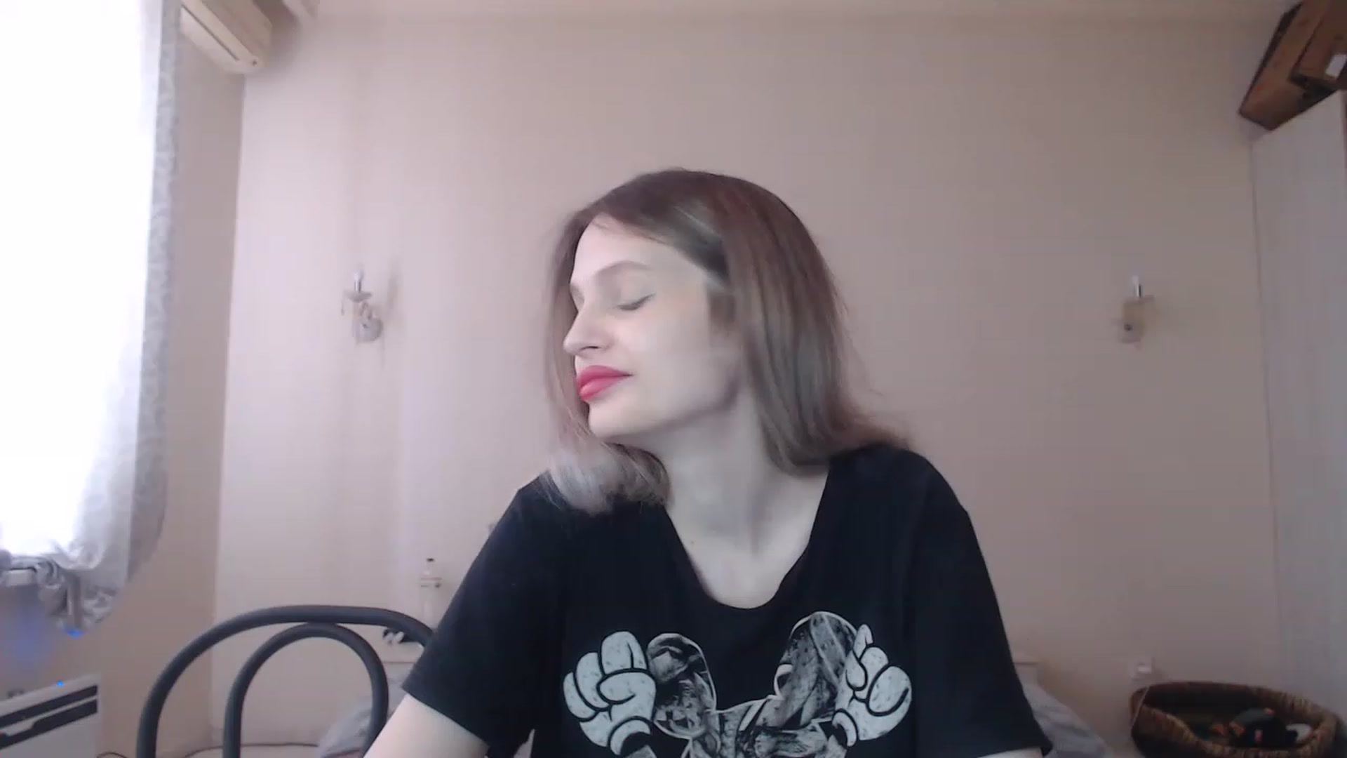 Gallery image thumbnail from Lola_vi's myfreecams stream on, 04/10/2023, 10:58 image 2 of 20