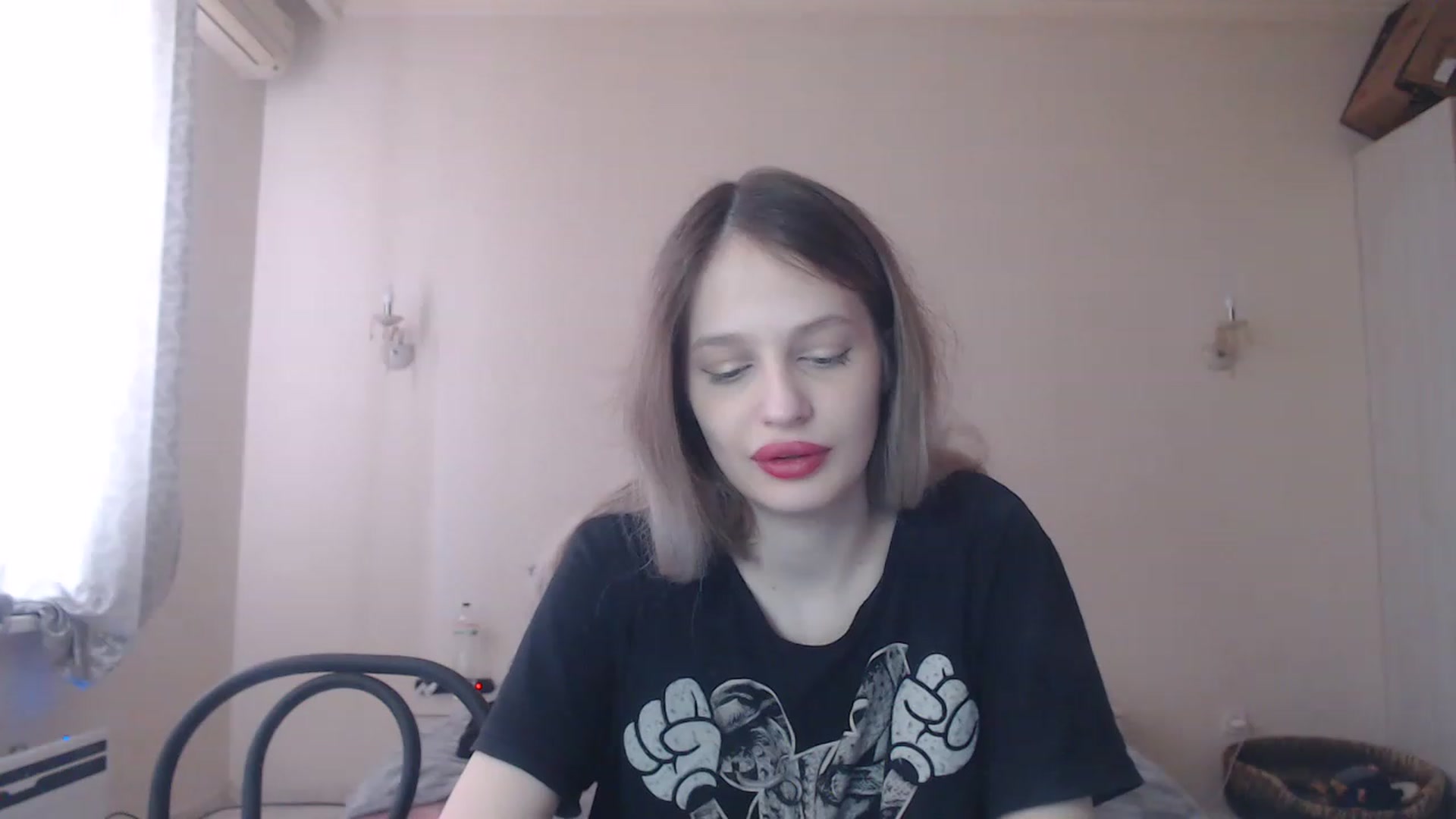 Gallery image thumbnail from Lola_vi's myfreecams stream on, 04/10/2023, 10:58 image 3 of 20