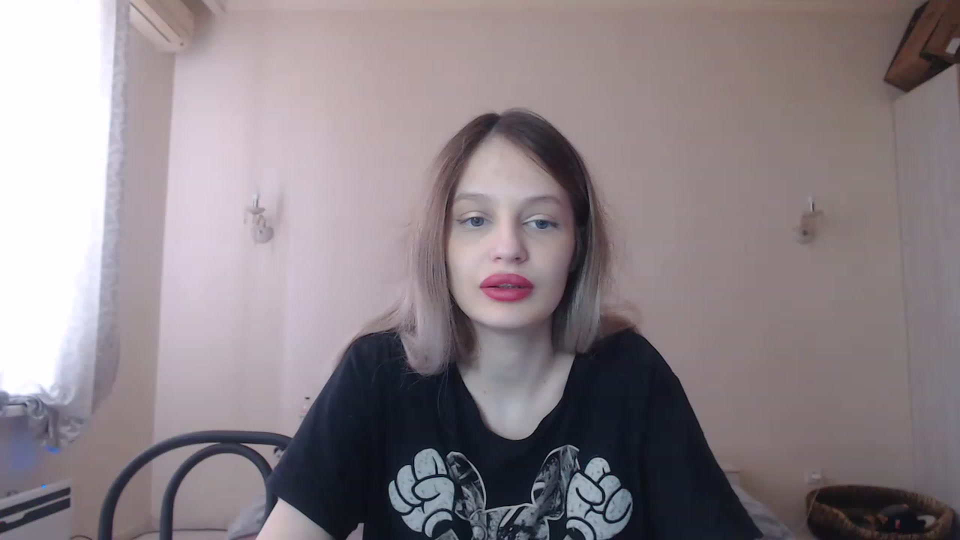 Gallery image thumbnail from Lola_vi's myfreecams stream on, 04/10/2023, 10:58 image 5 of 20