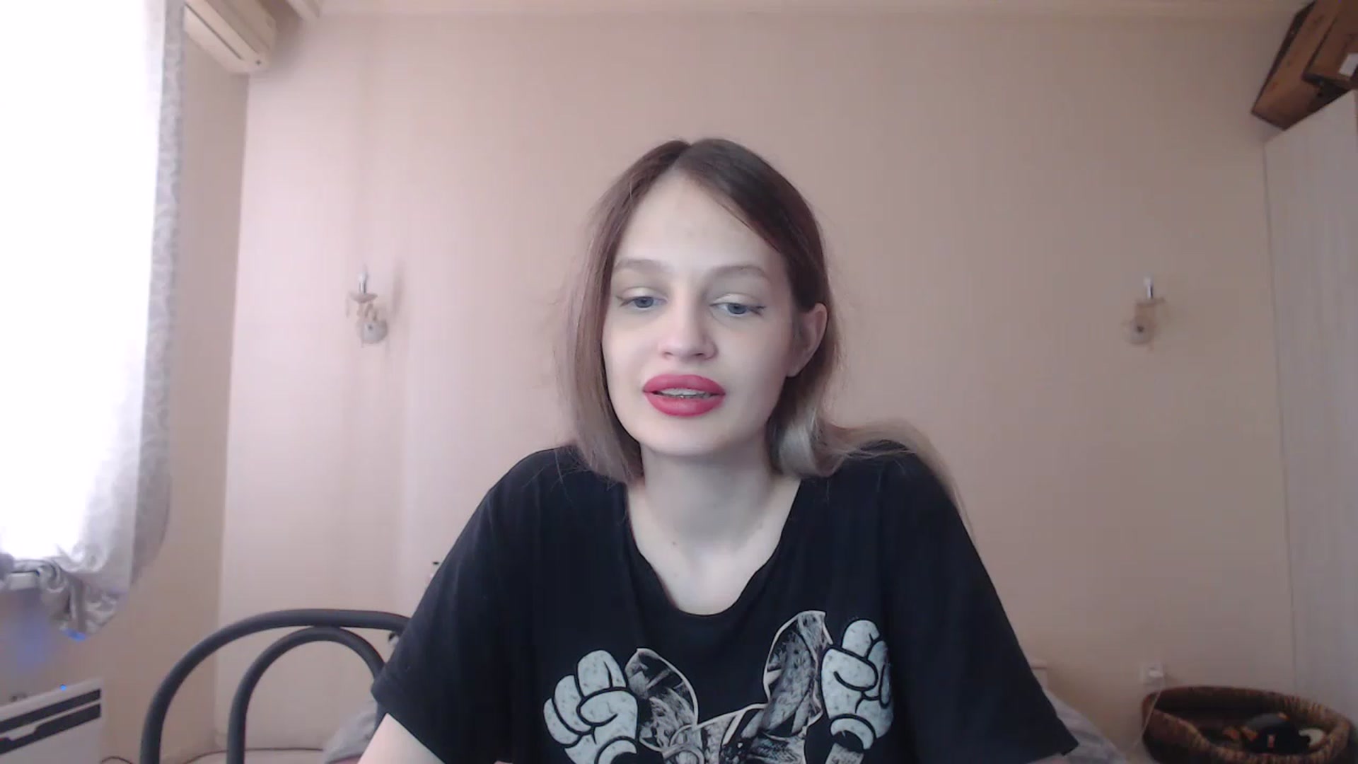 Gallery image thumbnail from Lola_vi's myfreecams stream on, 04/10/2023, 10:58 image 9 of 20