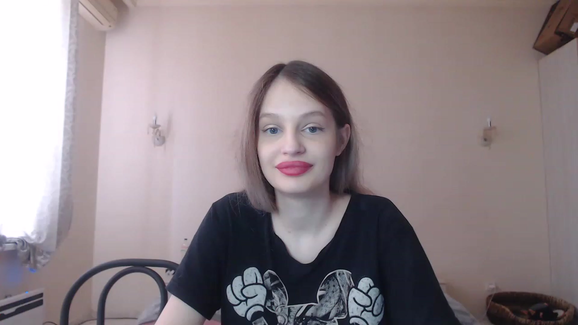 Gallery image thumbnail from Lola_vi's myfreecams stream on, 04/10/2023, 10:58 image 15 of 20