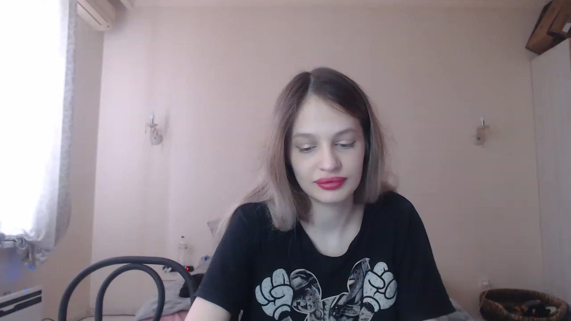 Gallery image thumbnail from Lola_vi's myfreecams stream on, 04/10/2023, 10:58 image 4 of 20