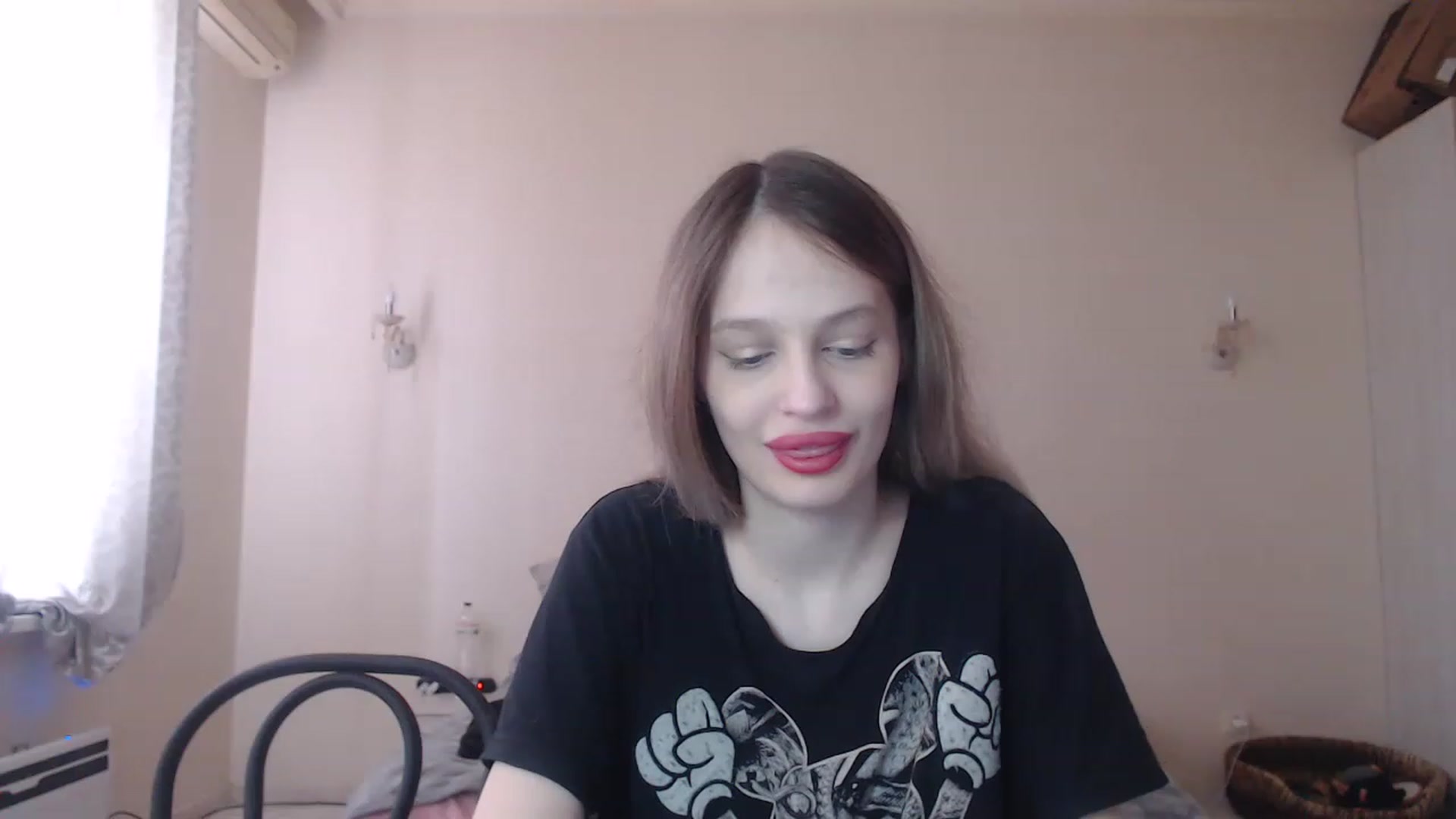 Gallery image thumbnail from Lola_vi's myfreecams stream on, 04/10/2023, 10:58 image 8 of 20