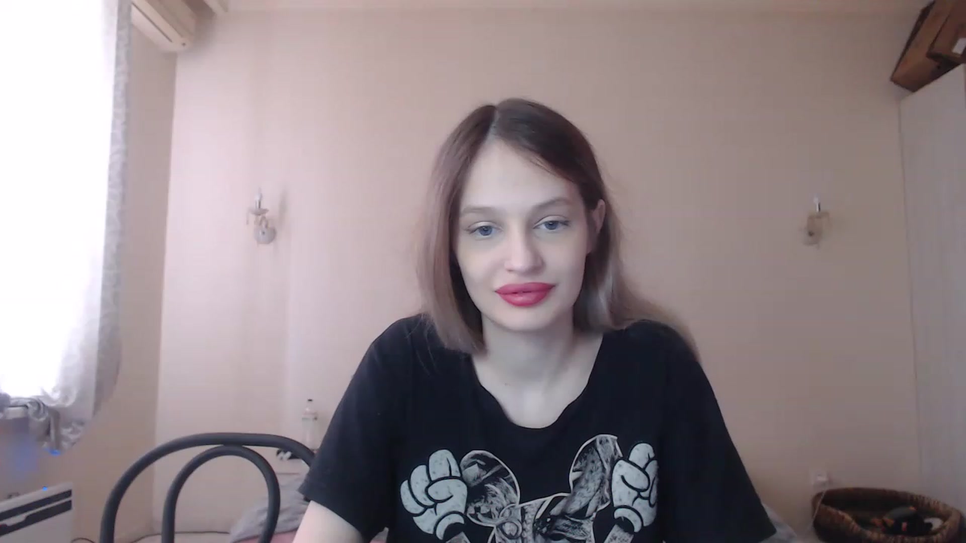 Gallery image thumbnail from Lola_vi's myfreecams stream on, 04/10/2023, 10:58 image 12 of 20