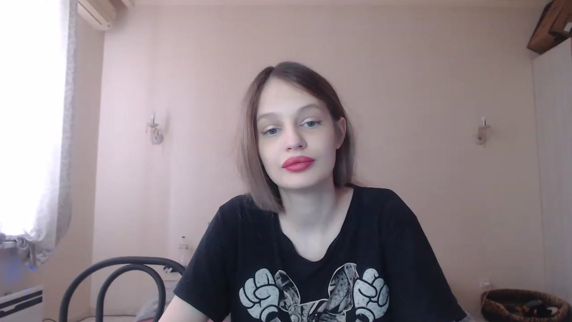 Gallery image thumbnail from Lola_vi's myfreecams stream on, 04/10/2023, 10:58 image 14 of 20