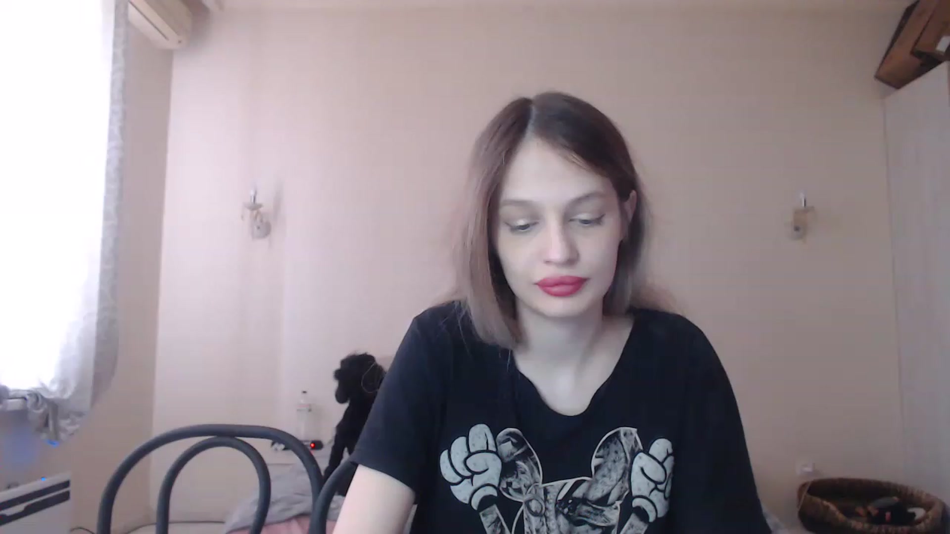 Gallery image thumbnail from Lola_vi's myfreecams stream on, 04/10/2023, 10:58 image 18 of 20