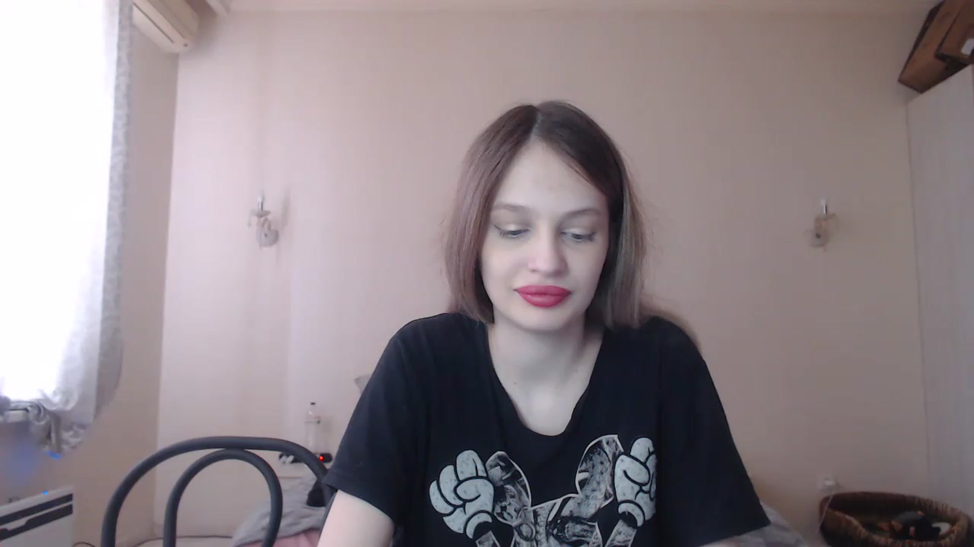 Gallery image thumbnail from Lola_vi's myfreecams stream on, 04/10/2023, 10:58 image 7 of 20