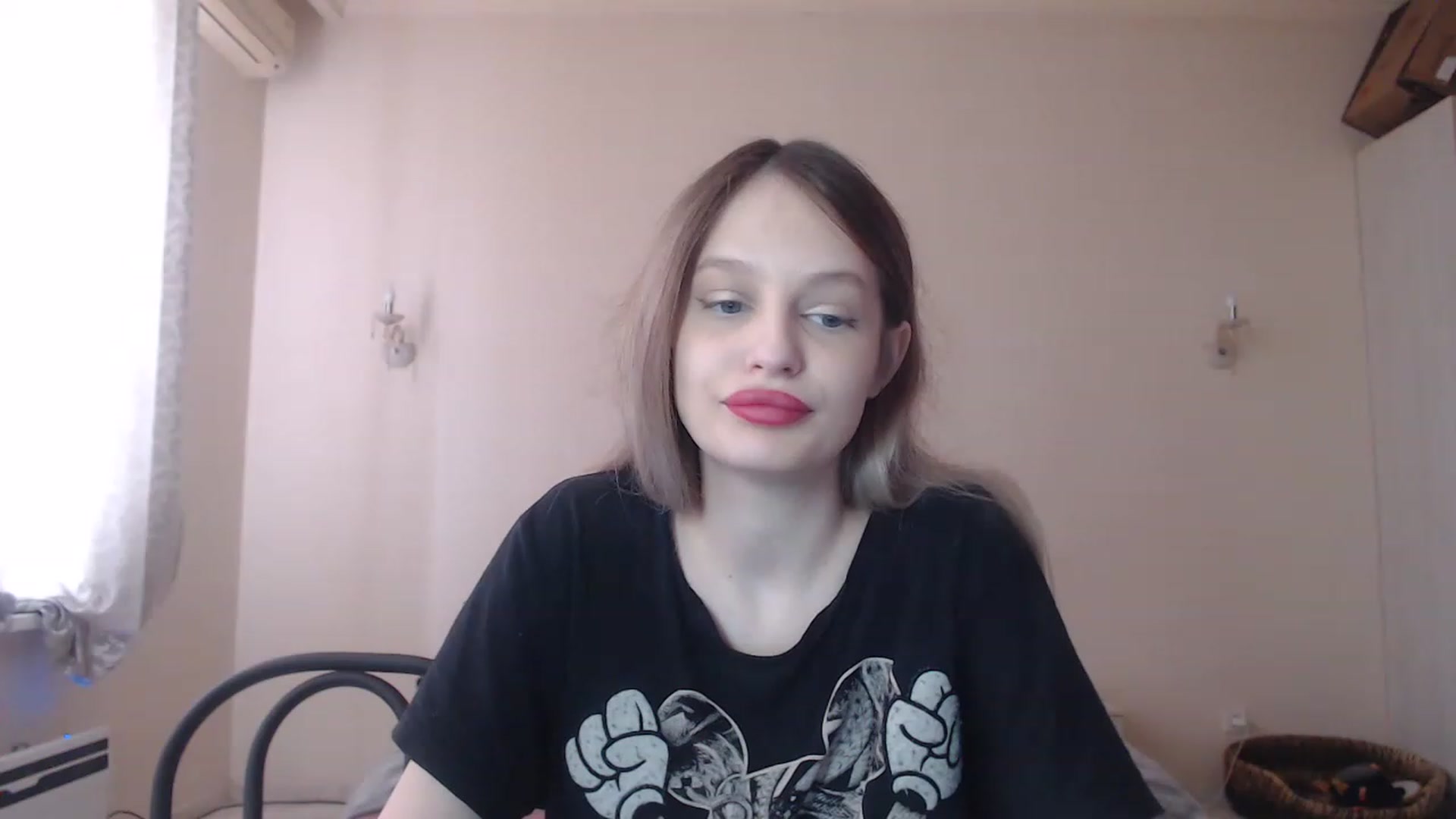Gallery image thumbnail from Lola_vi's myfreecams stream on, 04/10/2023, 10:58 image 10 of 20