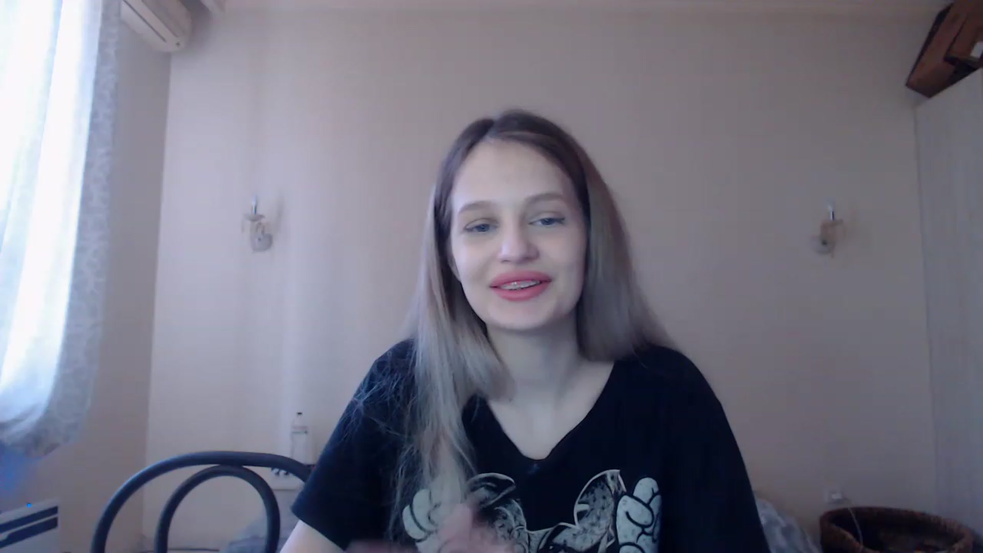 Gallery image thumbnail from Lola_vi's myfreecams stream on, 04/15/2023, 11:28 image 12 of 20