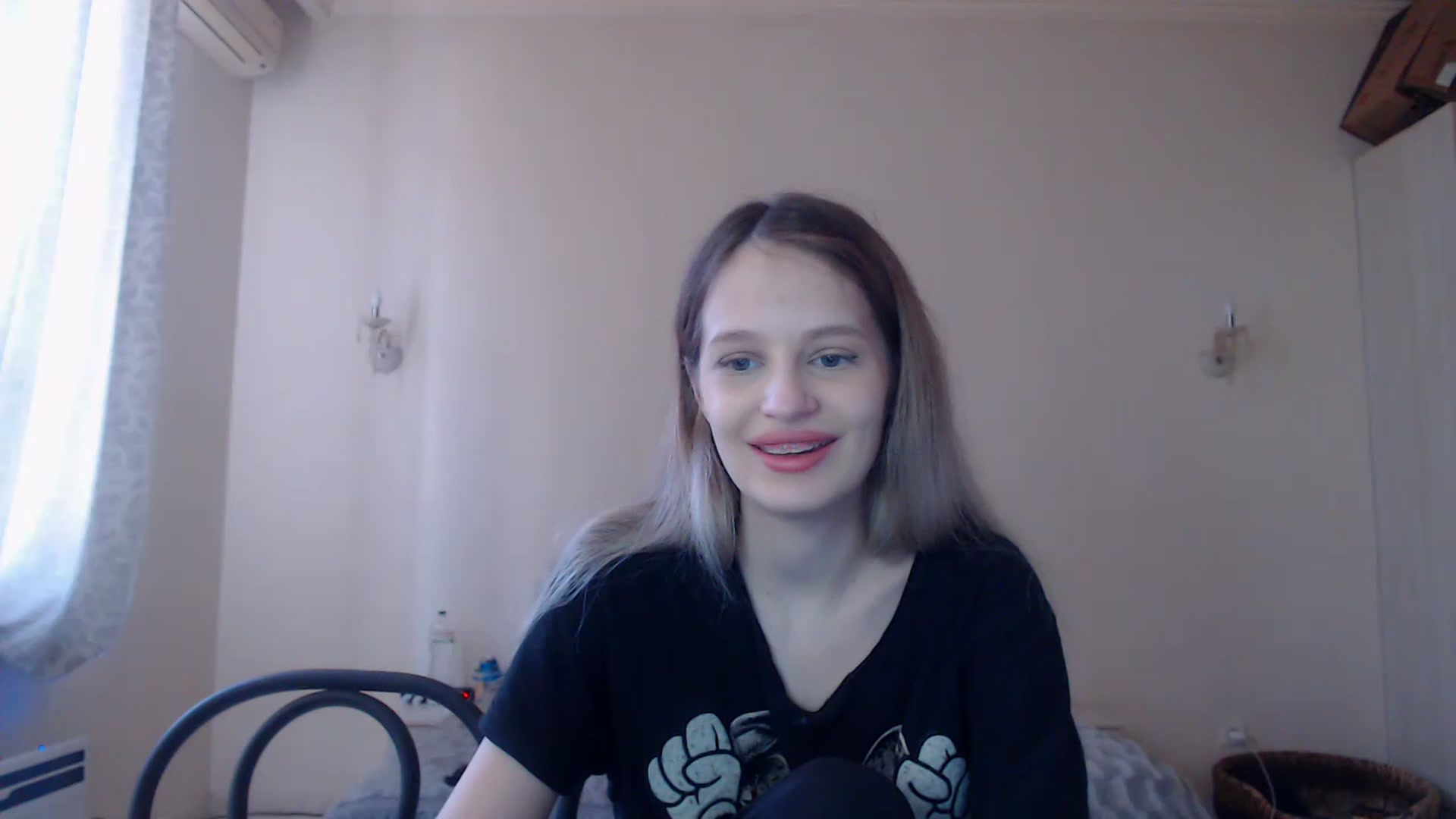 Gallery image thumbnail from Lola_vi's myfreecams stream on, 04/15/2023, 11:28 image 4 of 20