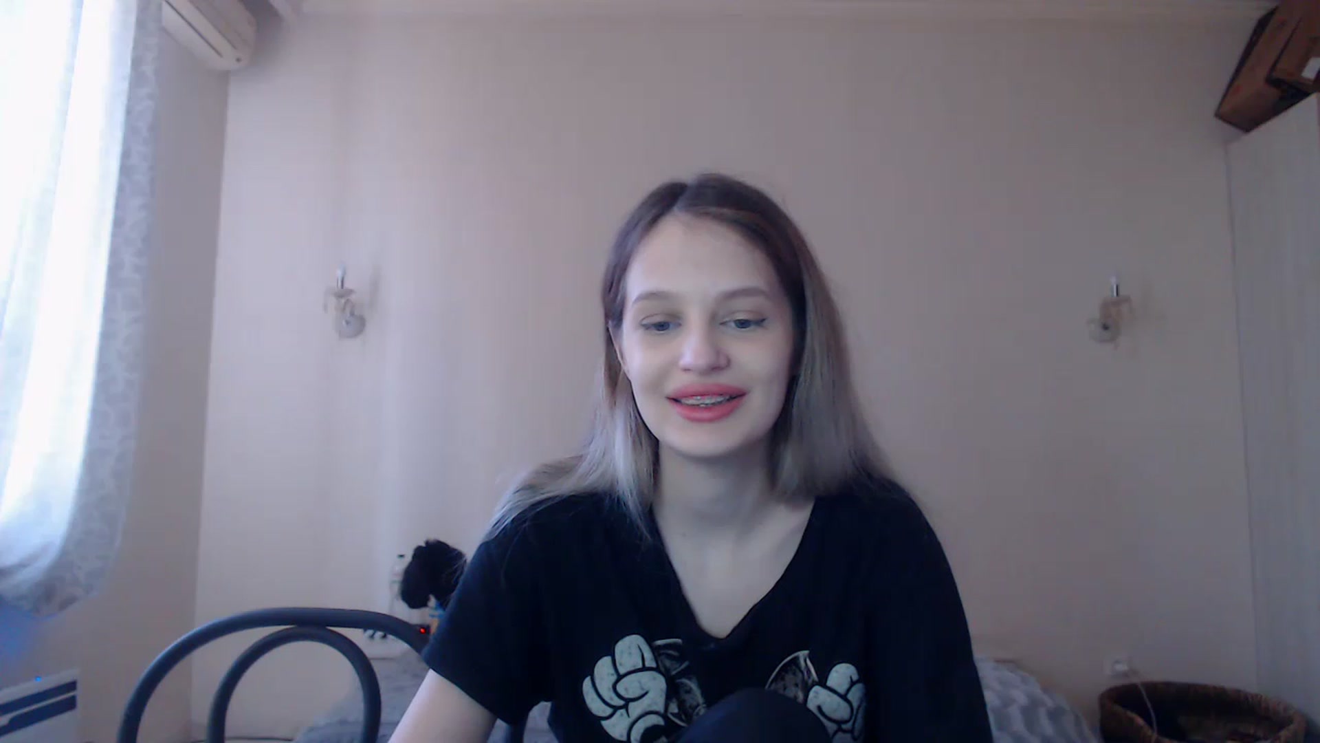 Gallery image thumbnail from Lola_vi's myfreecams stream on, 04/15/2023, 11:28 image 3 of 20