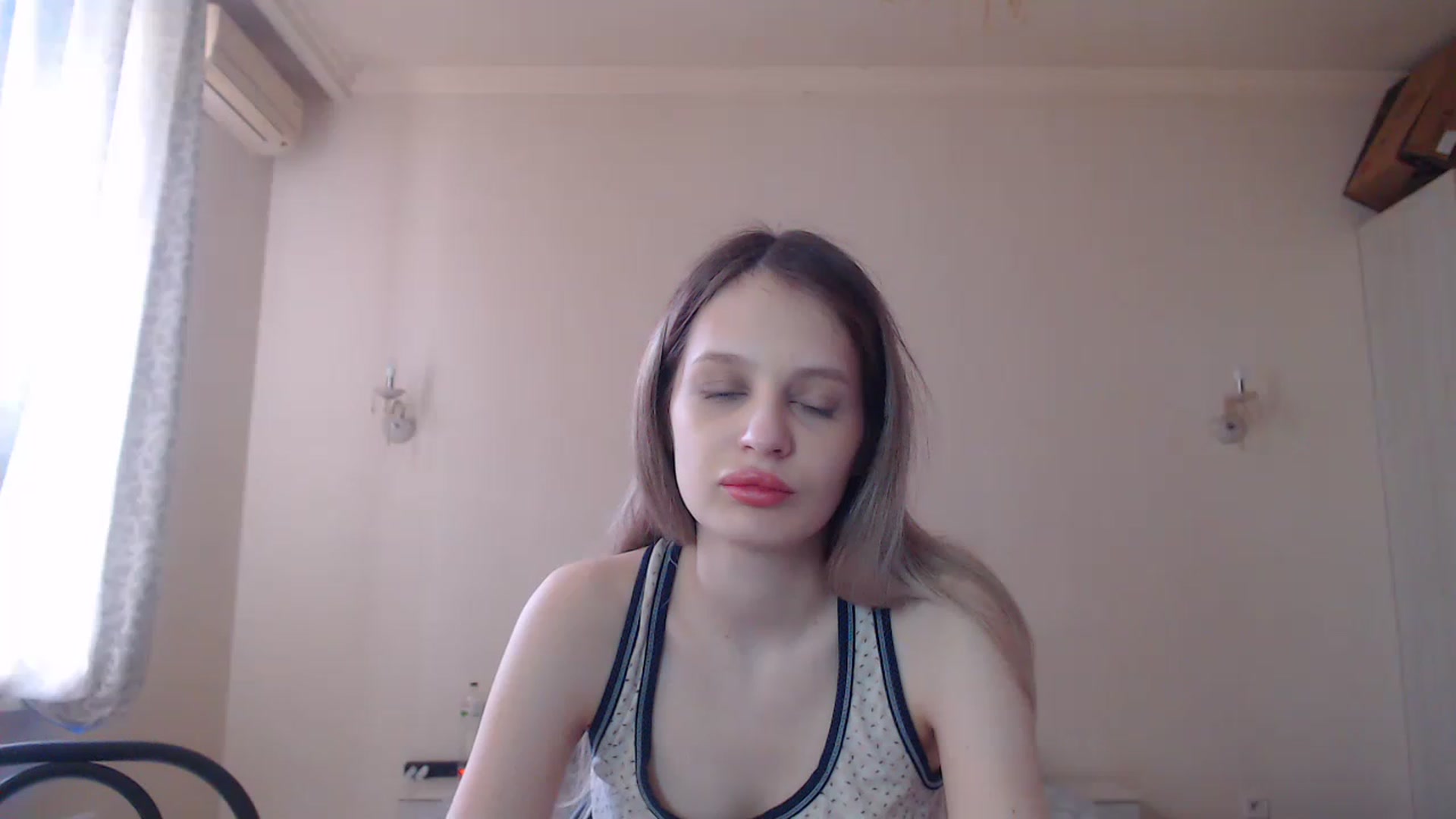Gallery image thumbnail from Lola_vi's myfreecams stream on, 04/16/2023, 11:30 image 17 of 20