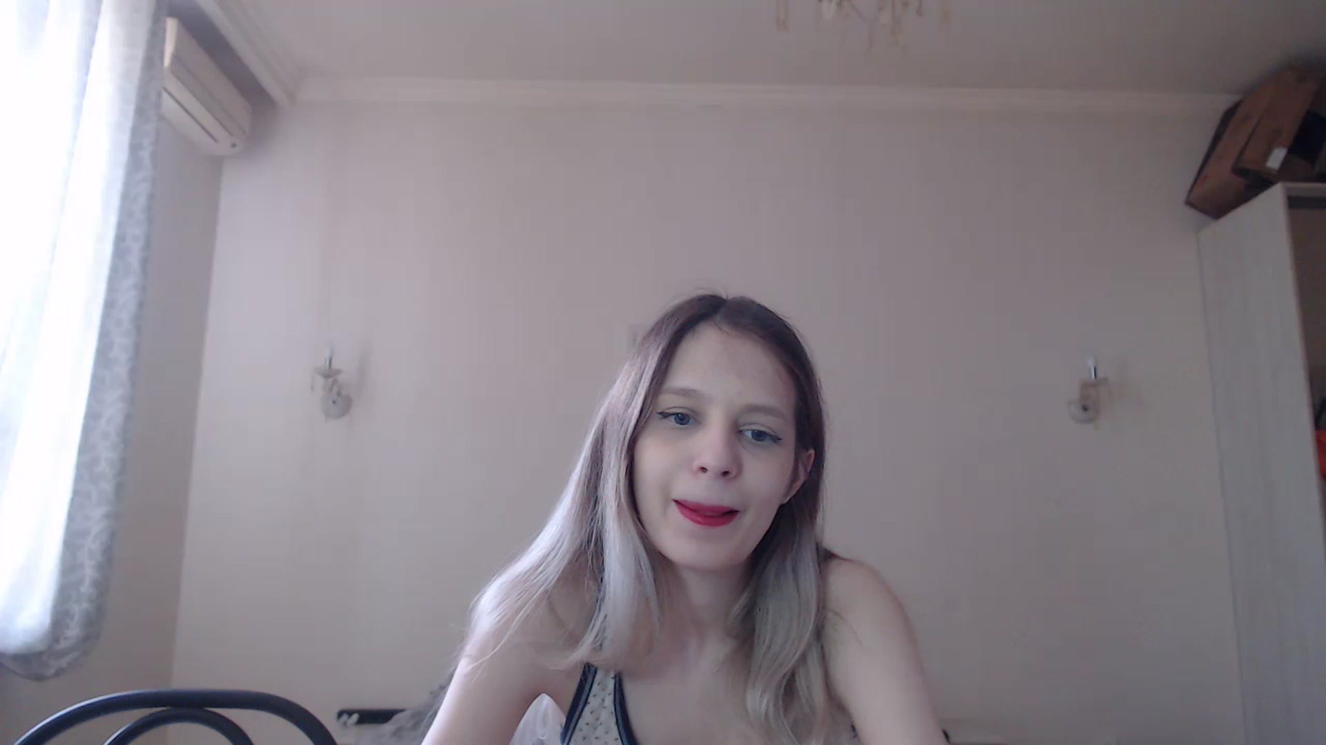 Gallery image thumbnail from Lola_vi's myfreecams stream on, 04/17/2023, 11:32 image 13 of 20