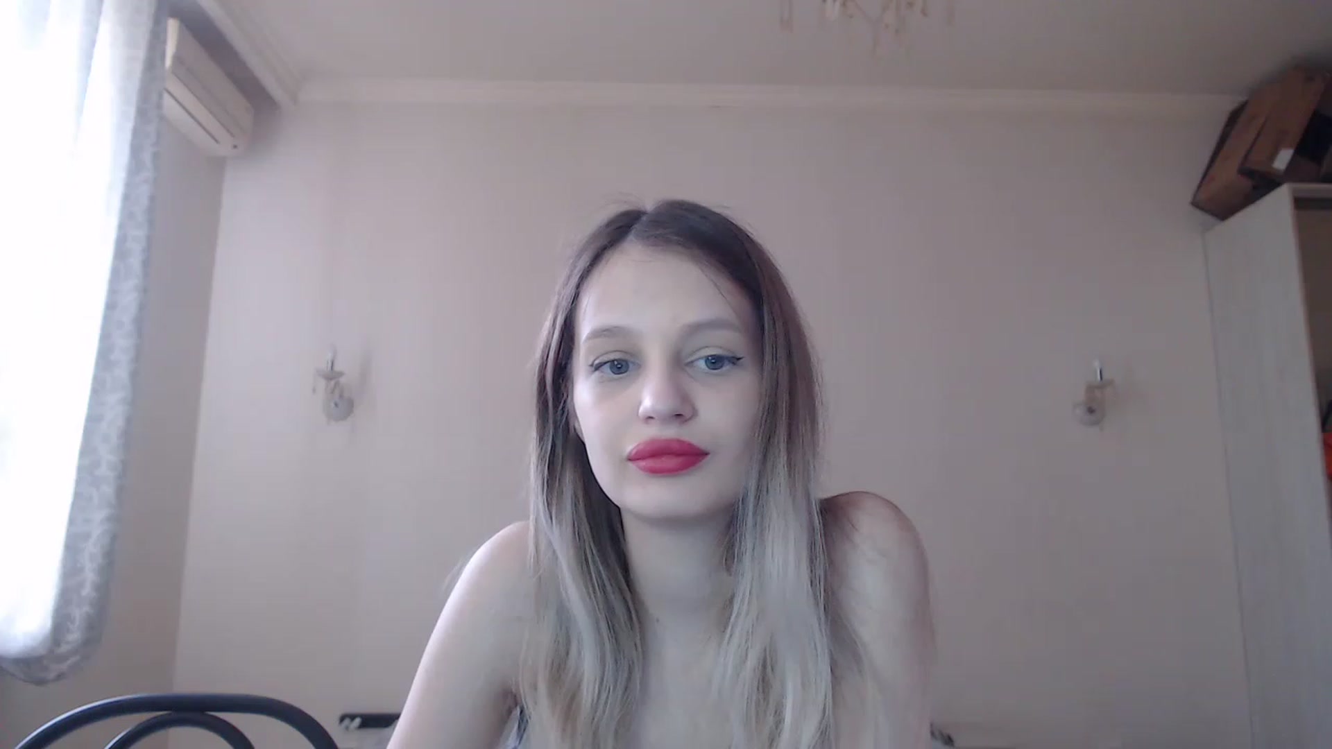 Gallery image thumbnail from Lola_vi's myfreecams stream on, 04/17/2023, 11:32 image 19 of 20