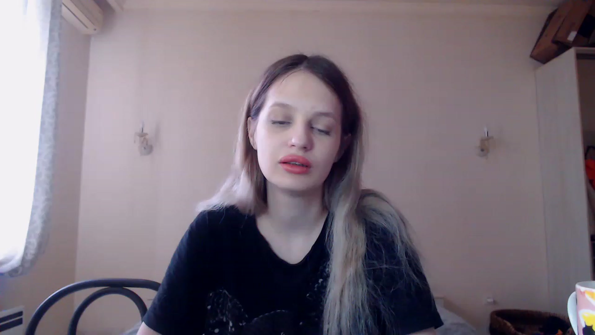 Gallery image thumbnail from Lola_vi's myfreecams stream on, 04/19/2023, 11:32 image 5 of 20