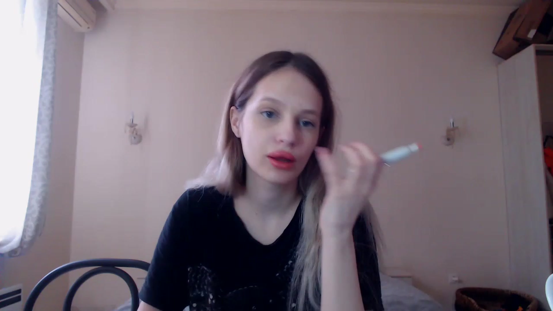 Gallery image thumbnail from Lola_vi's myfreecams stream on, 04/19/2023, 11:32 image 3 of 20