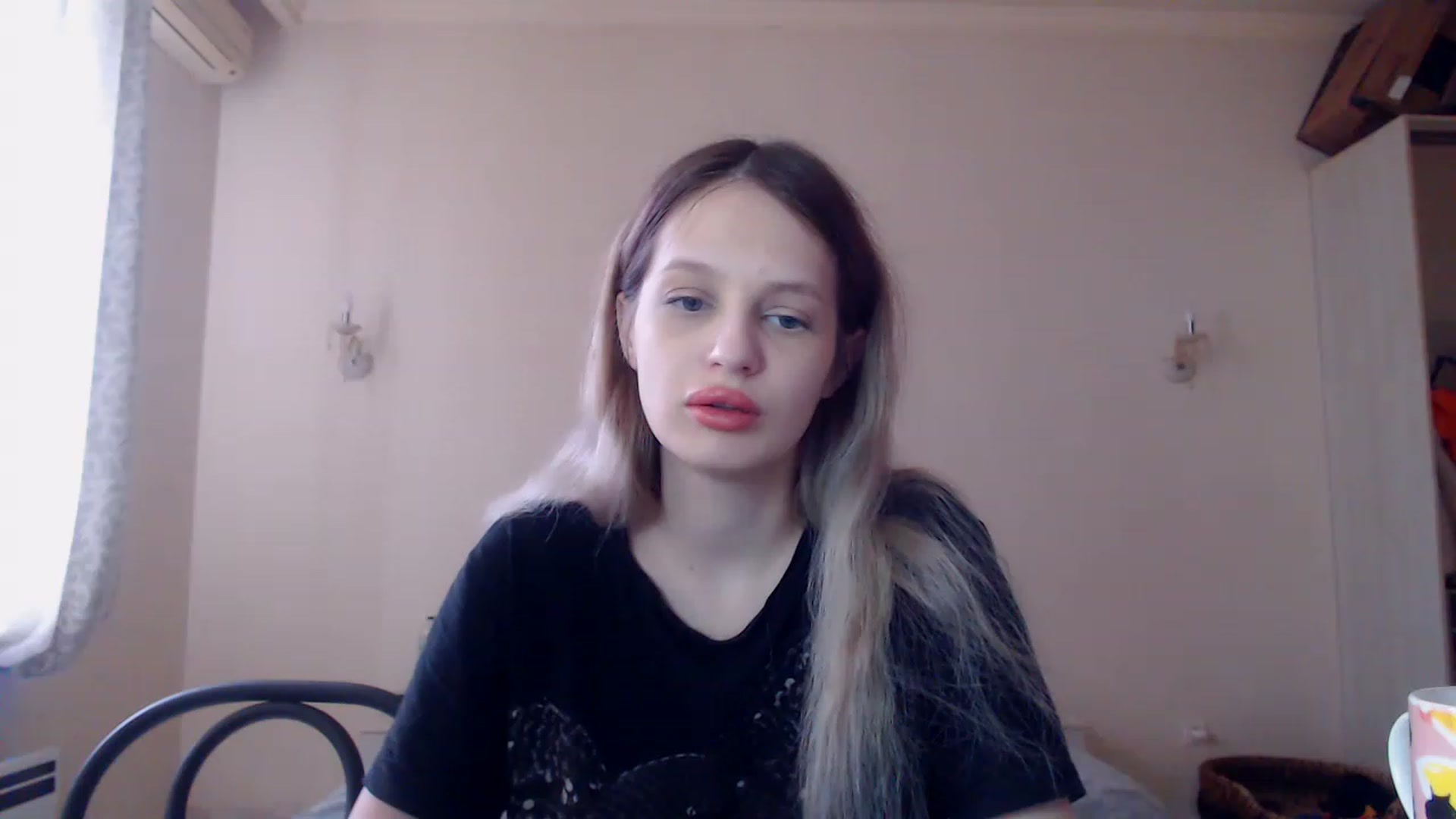 Gallery image thumbnail from Lola_vi's myfreecams stream on, 04/19/2023, 11:32 image 8 of 20