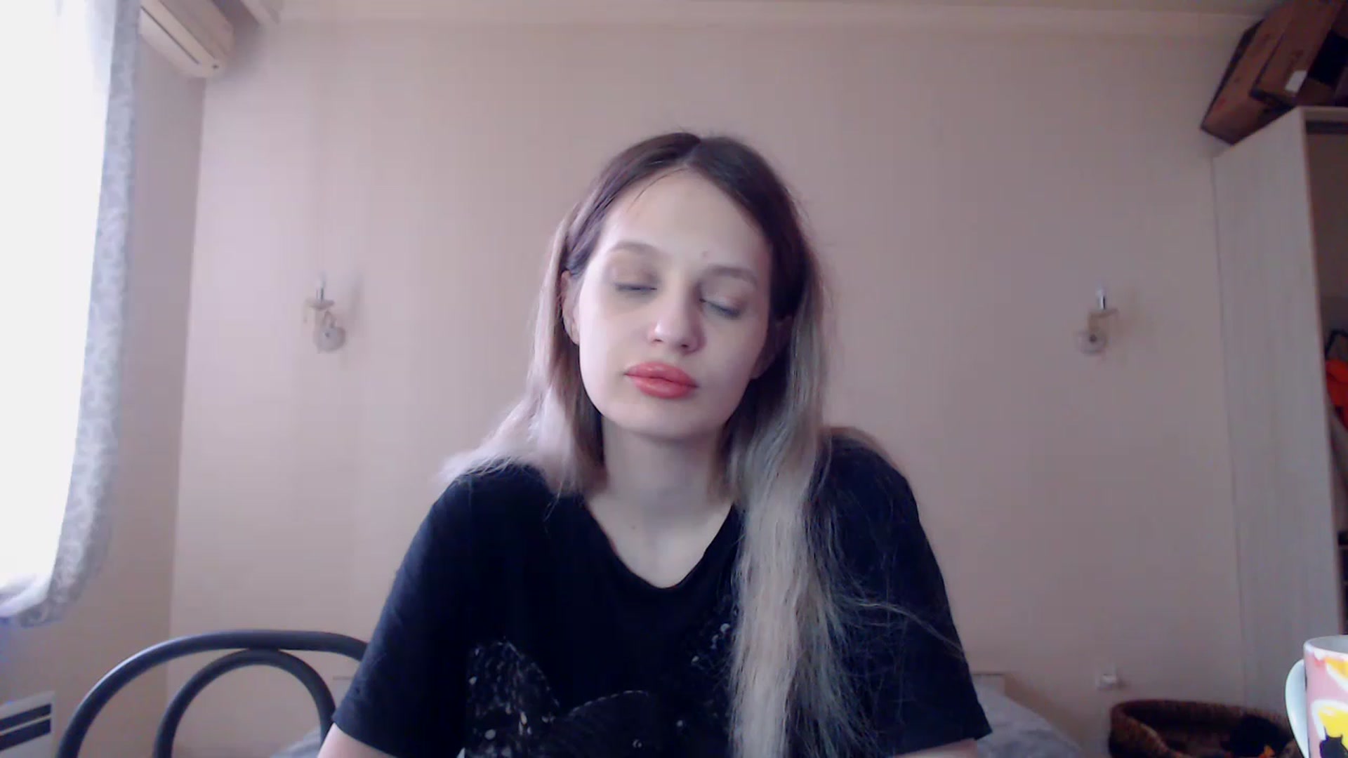 Gallery image thumbnail from Lola_vi's myfreecams stream on, 04/19/2023, 11:32 image 11 of 20