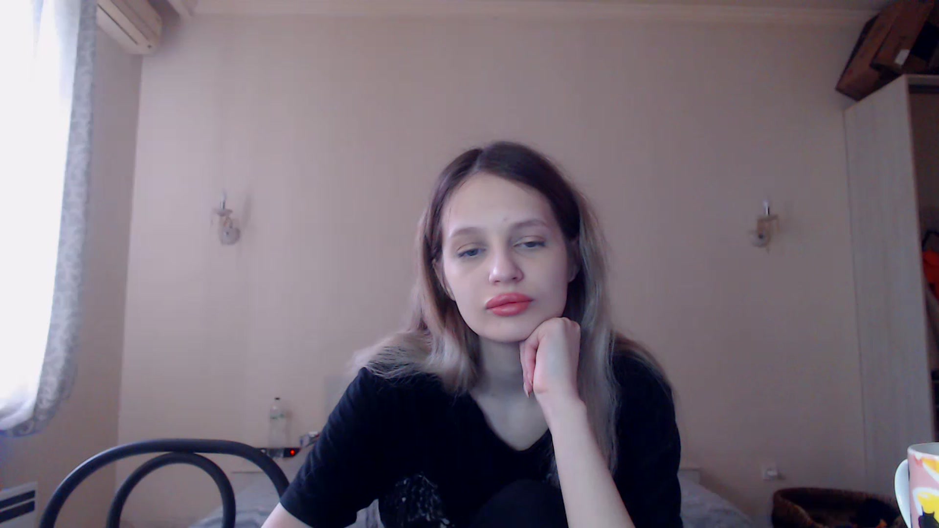 Gallery image thumbnail from Lola_vi's myfreecams stream on, 04/19/2023, 11:32 image 14 of 20