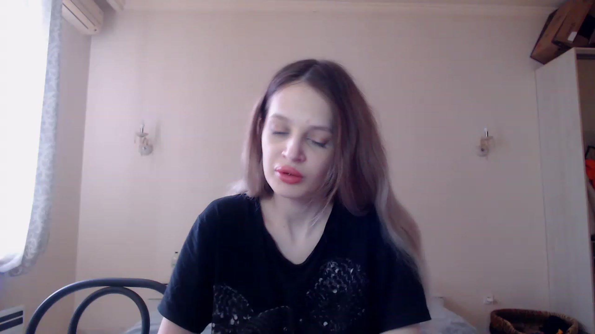 Gallery image thumbnail from Lola_vi's myfreecams stream on, 04/19/2023, 11:32 image 1 of 20