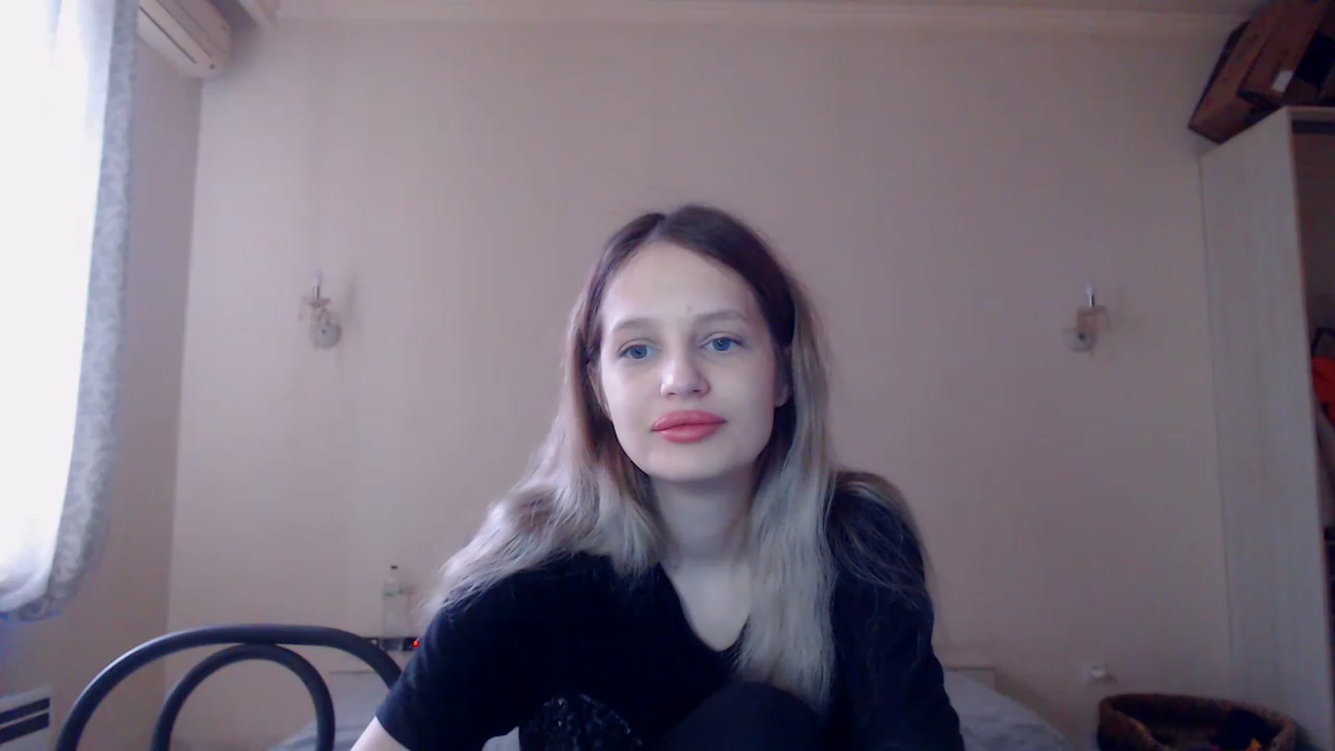 Gallery image thumbnail from Lola_vi's myfreecams stream on, 04/19/2023, 11:32 image 19 of 20