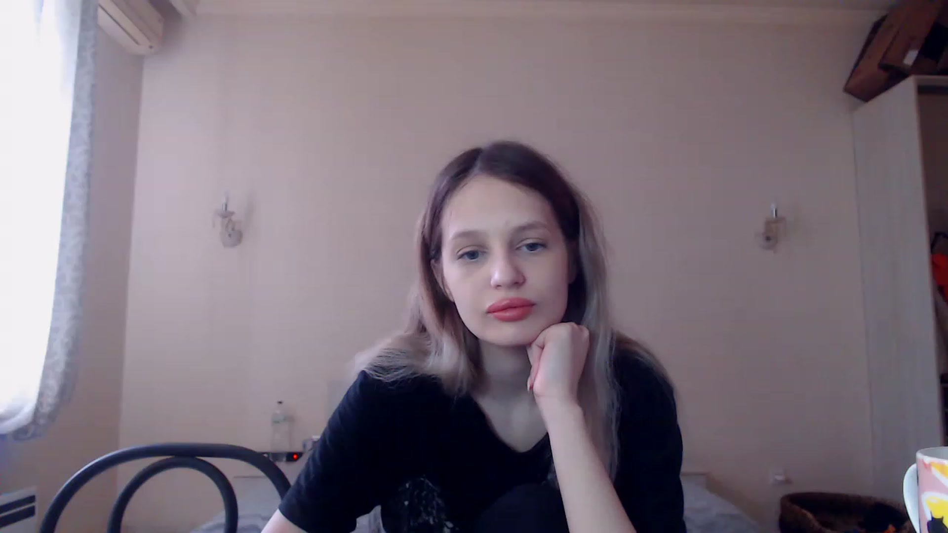Gallery image thumbnail from Lola_vi's myfreecams stream on, 04/19/2023, 11:32 image 13 of 20