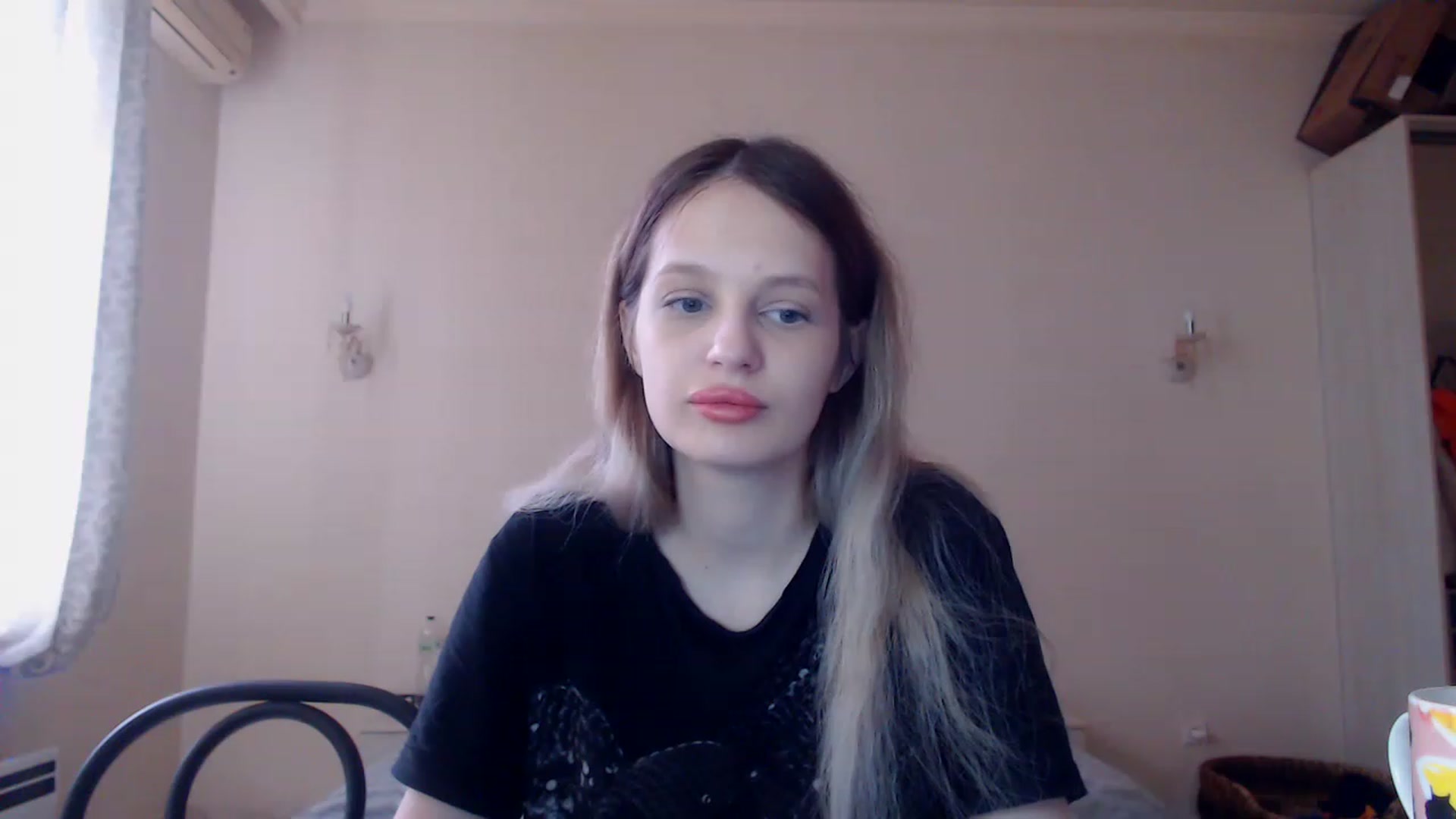Gallery image thumbnail from Lola_vi's myfreecams stream on, 04/19/2023, 11:32 image 10 of 20